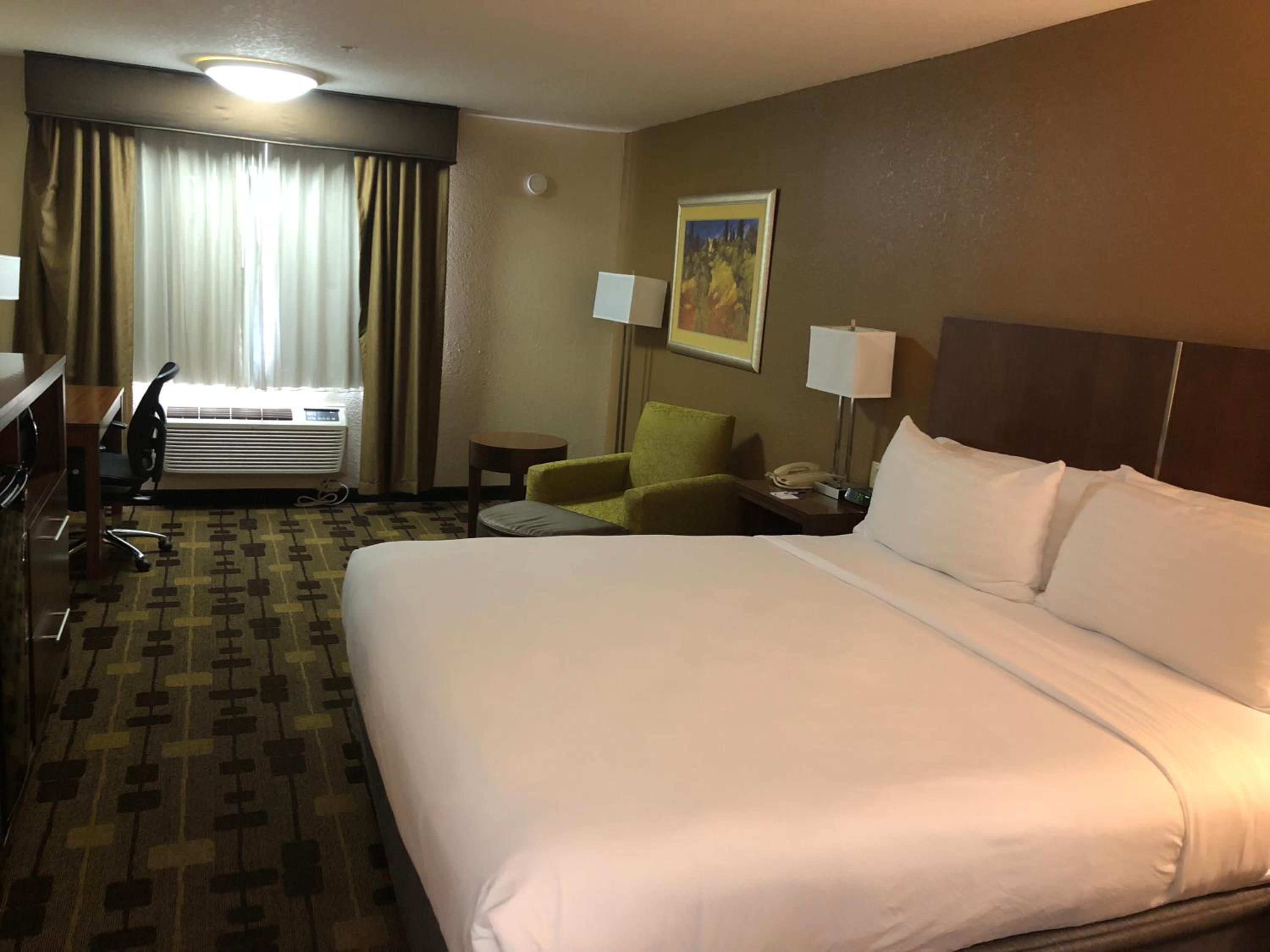 Red Bluff Vacations - Holiday Inn Express Corning, an IHG Hotel - Property Image 3