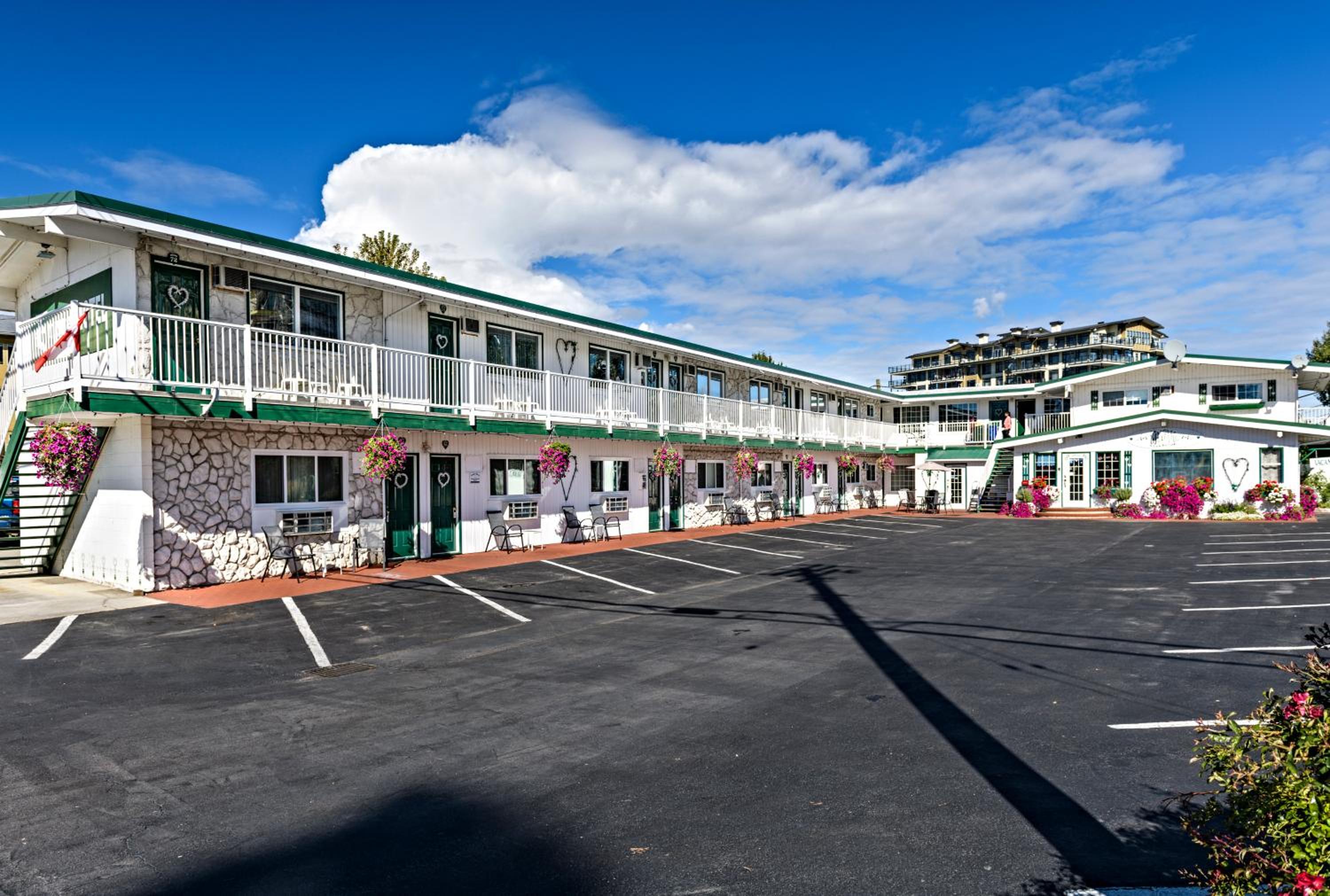 Empire Motel - Image 4