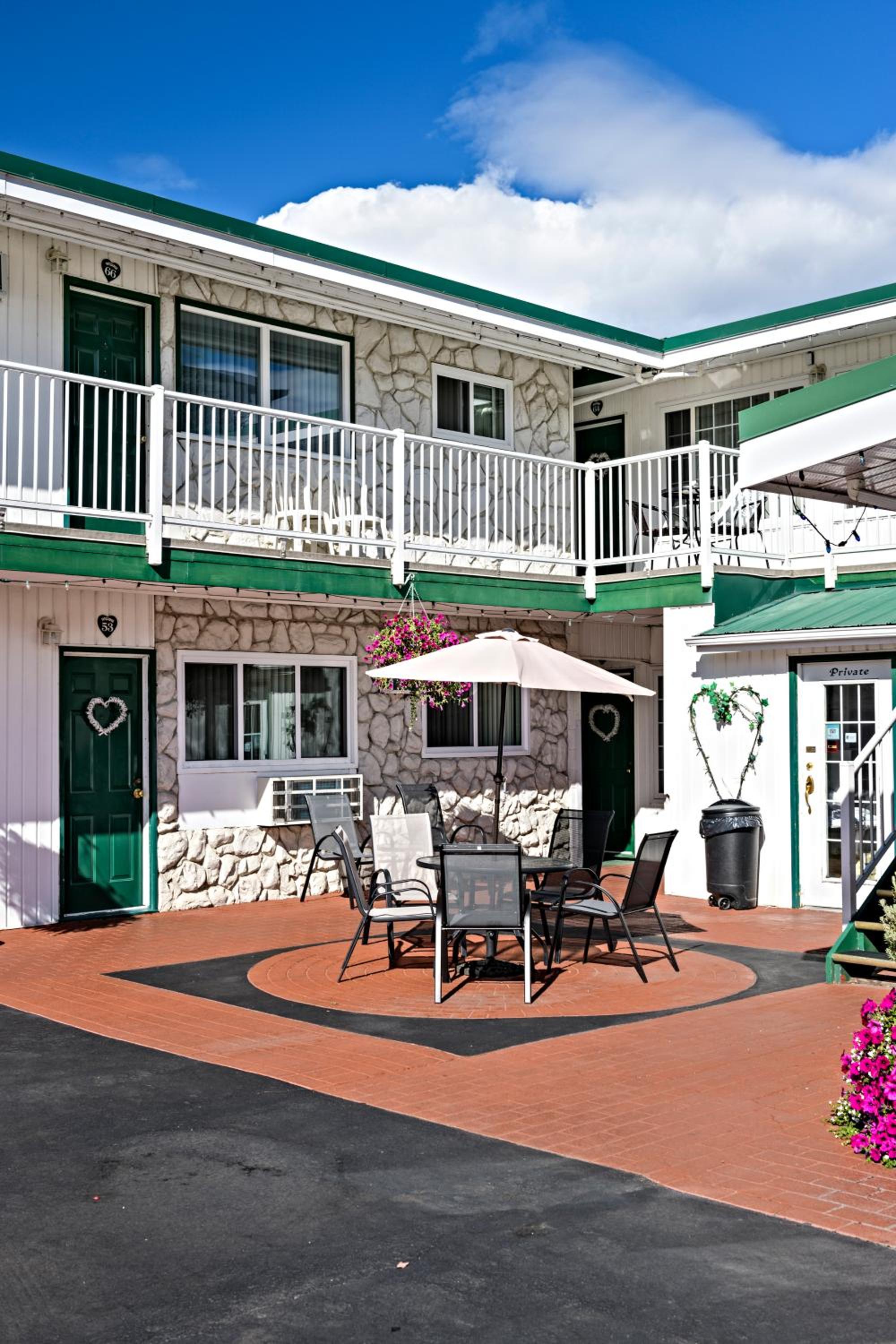 Empire Motel
