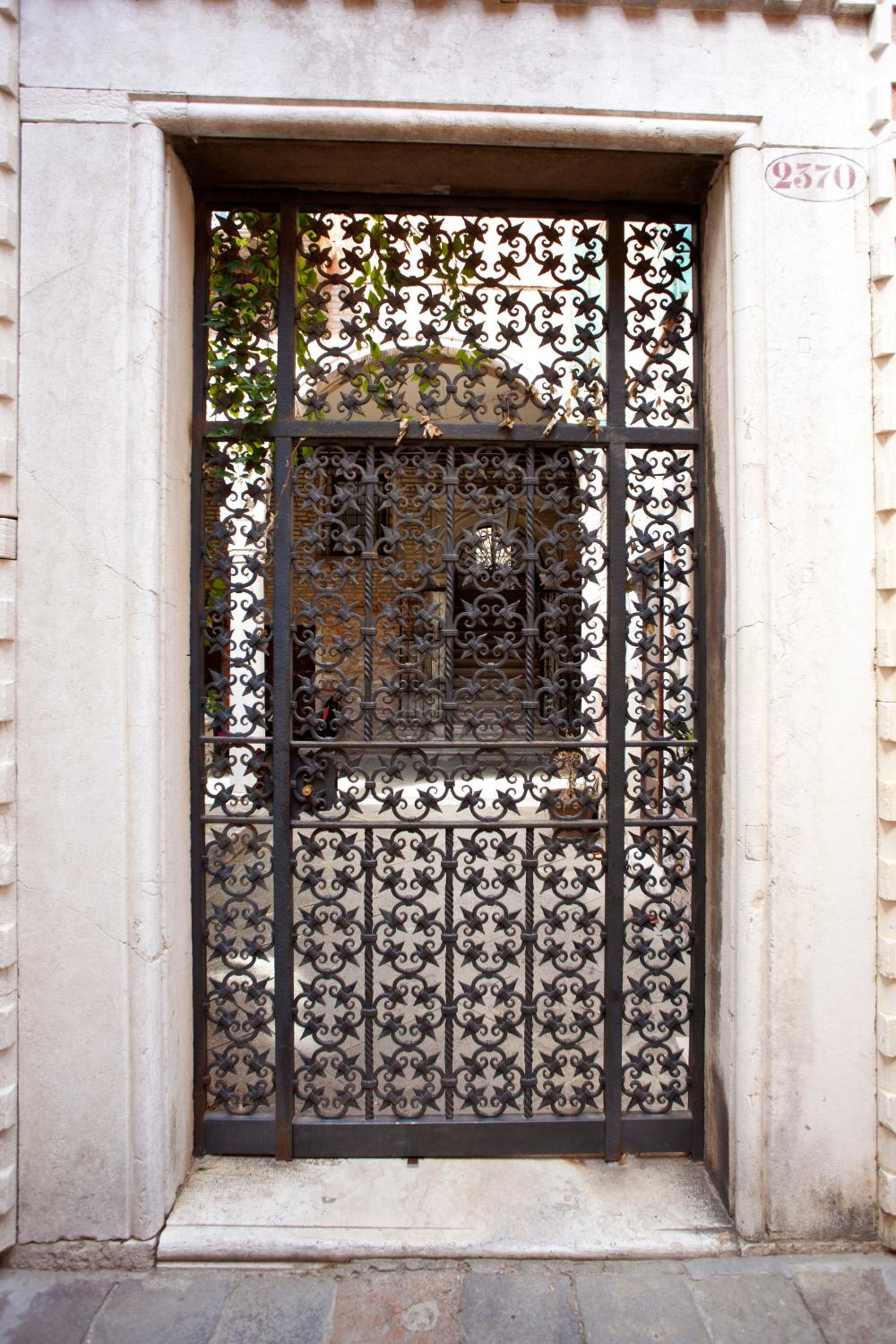 Al Mezzanino, Palazzo Torniello