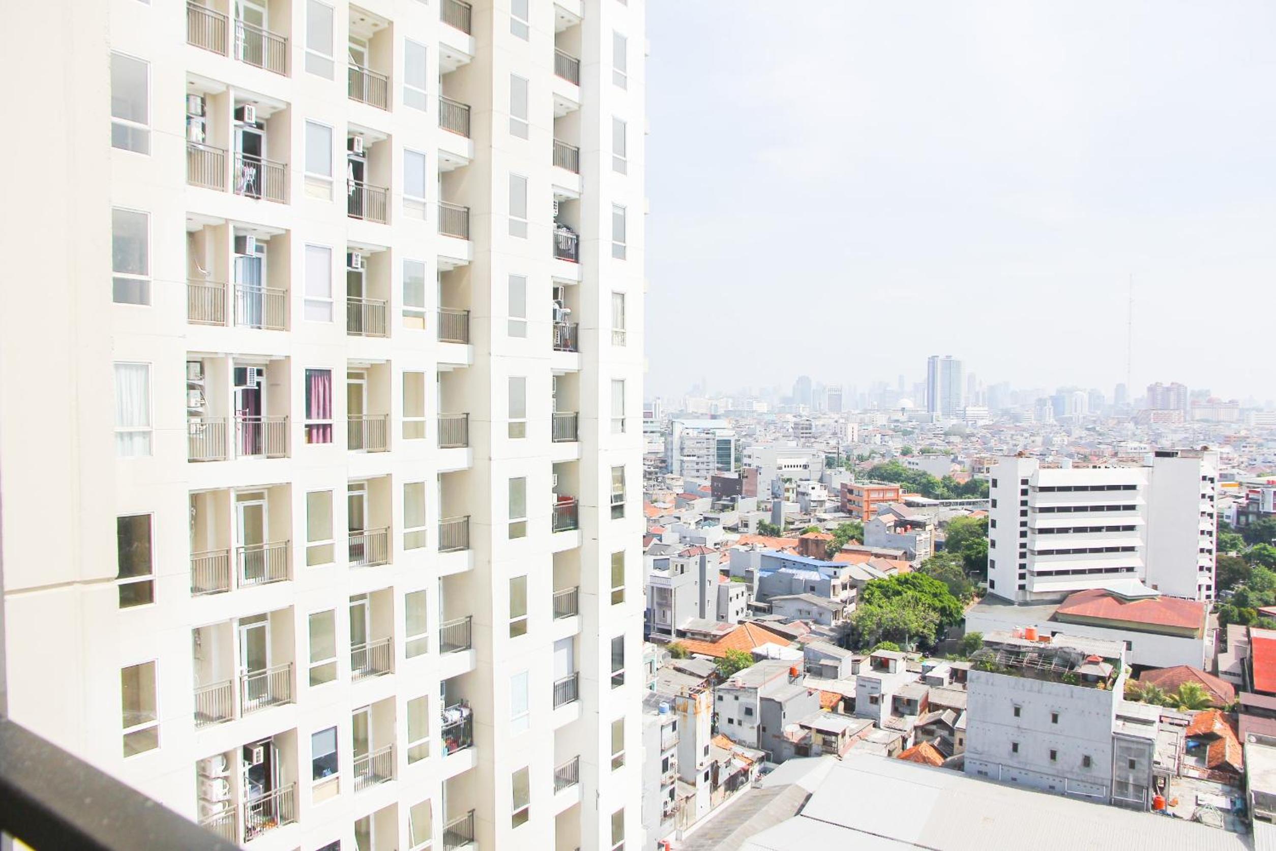 Splendor Pool View 2BR Elpis Residence Apartment By Travelio