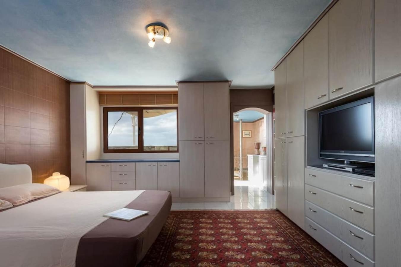 165 sm 4BR Penthouse Maisonette Apartment