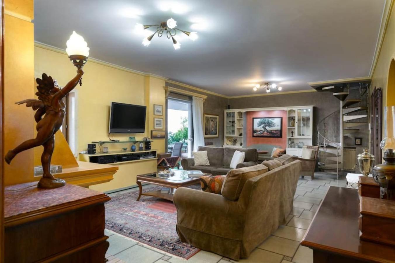 165 sm 4BR Penthouse Maisonette Apartment