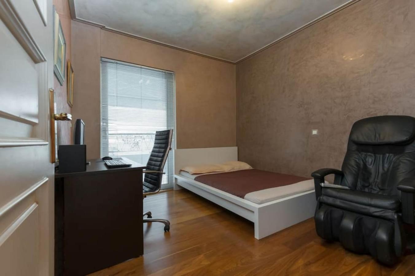 165 sm 4BR Penthouse Maisonette Apartment