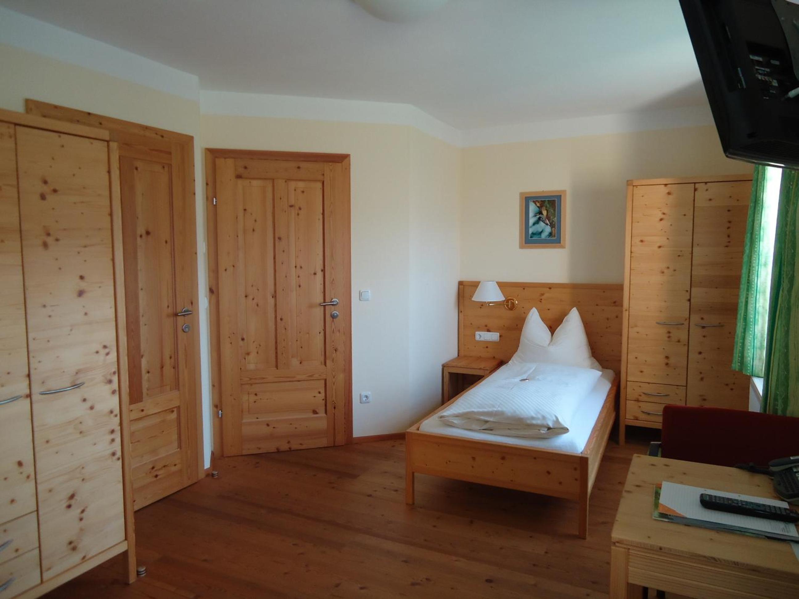 Photo 11