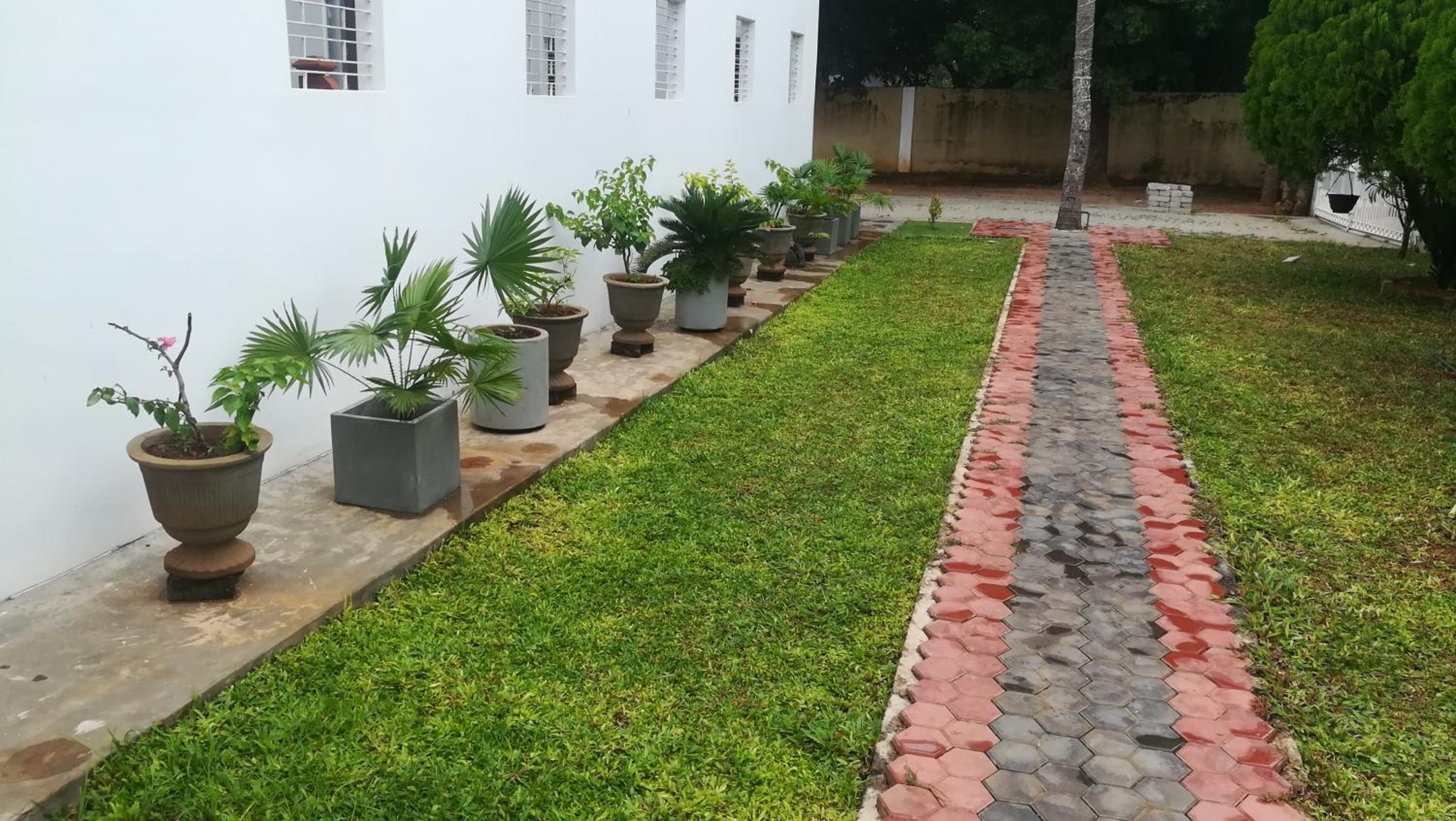 Dayanithi Guest House