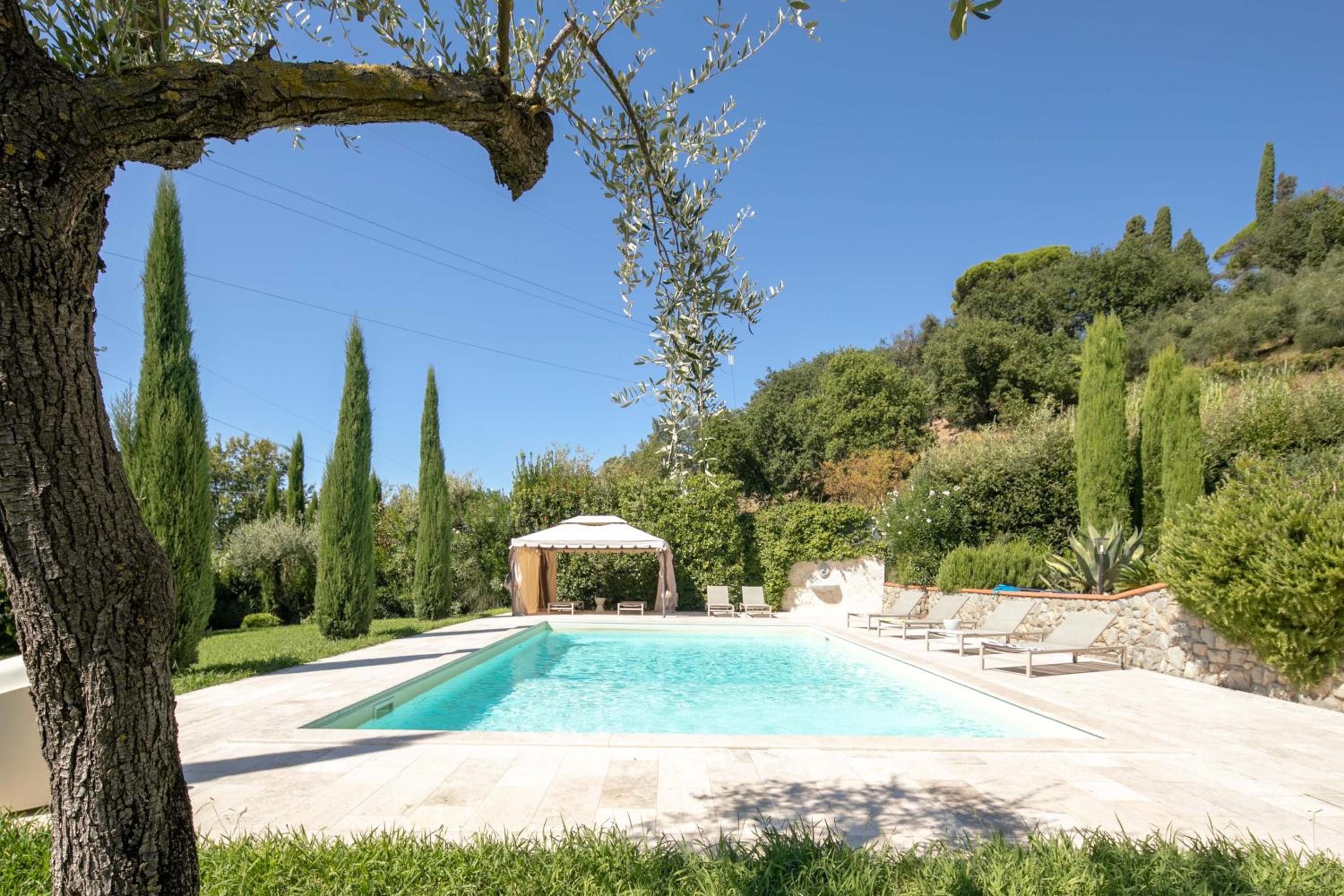 Villa Lunense by VacaVilla view 4