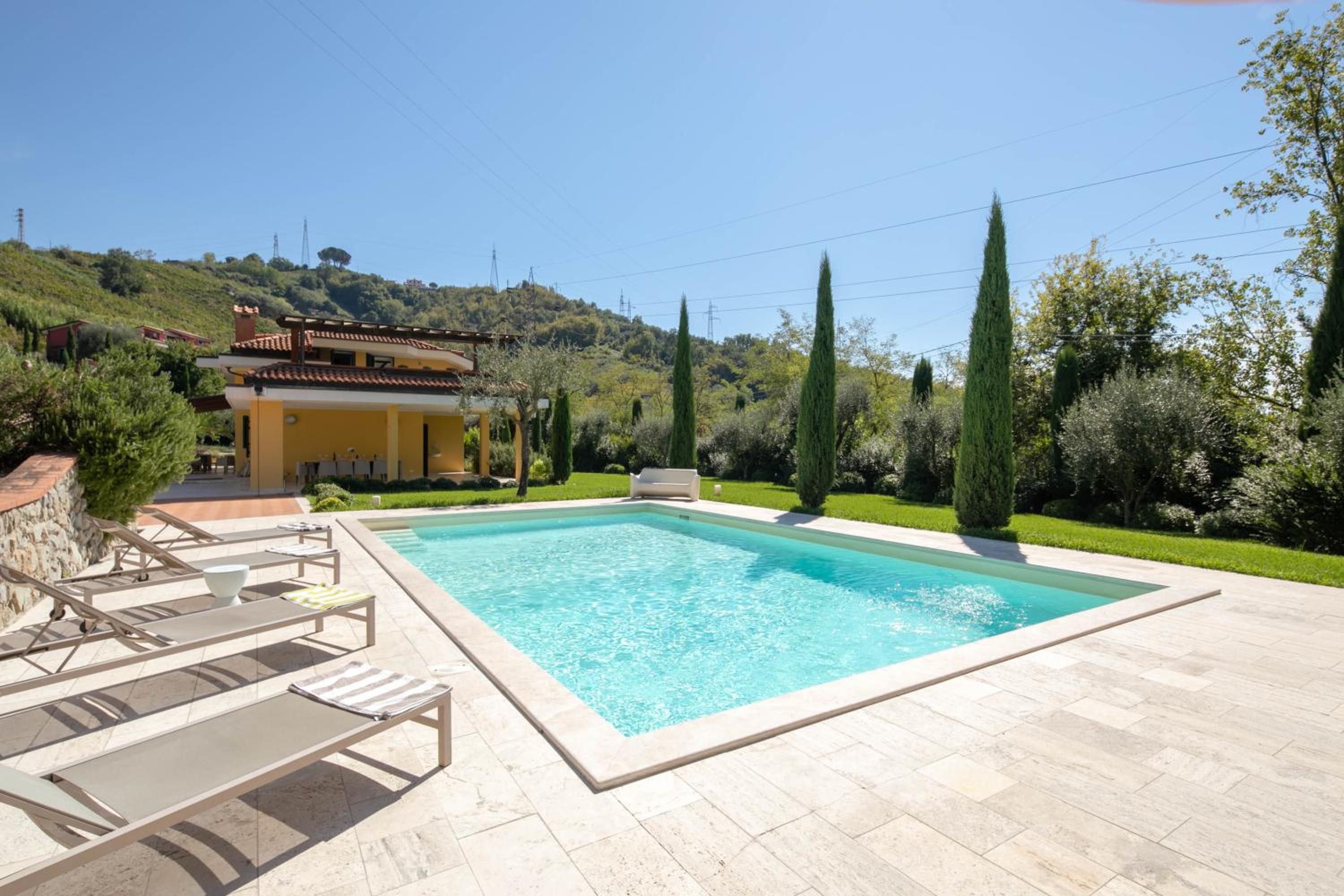 Villa Lunense by VacaVilla view 3