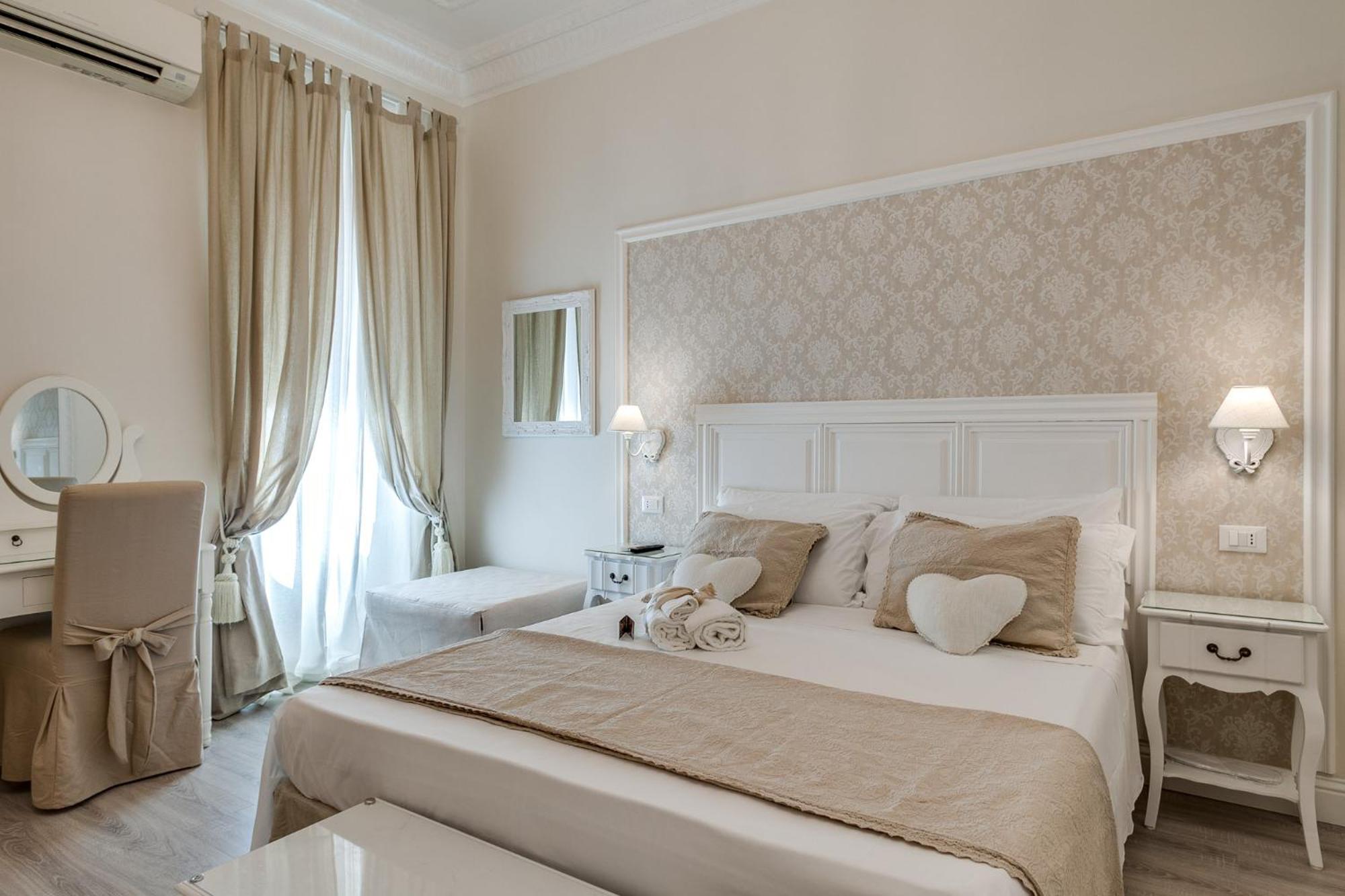 Charme & Chic Luxury