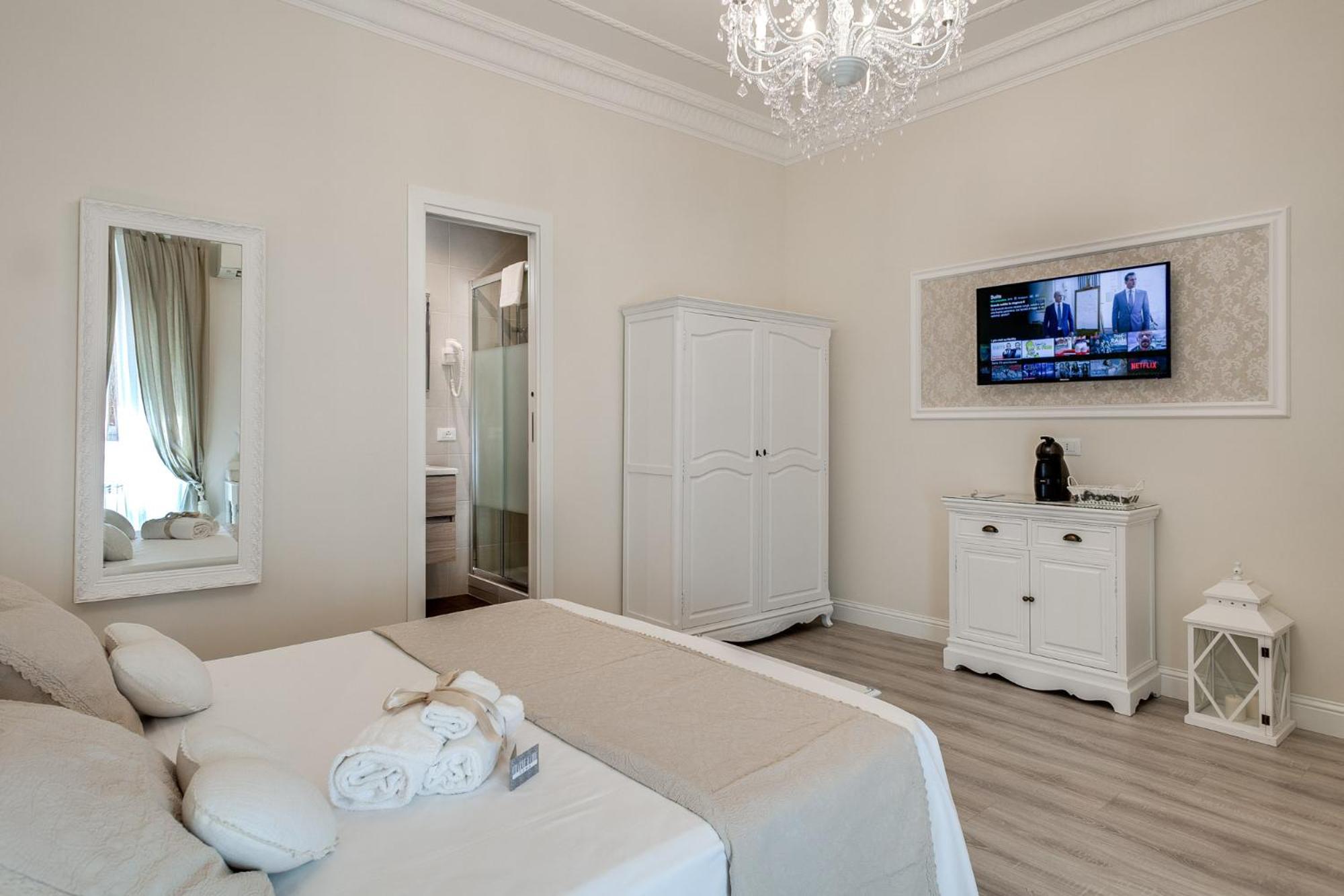 Charme & Chic Luxury