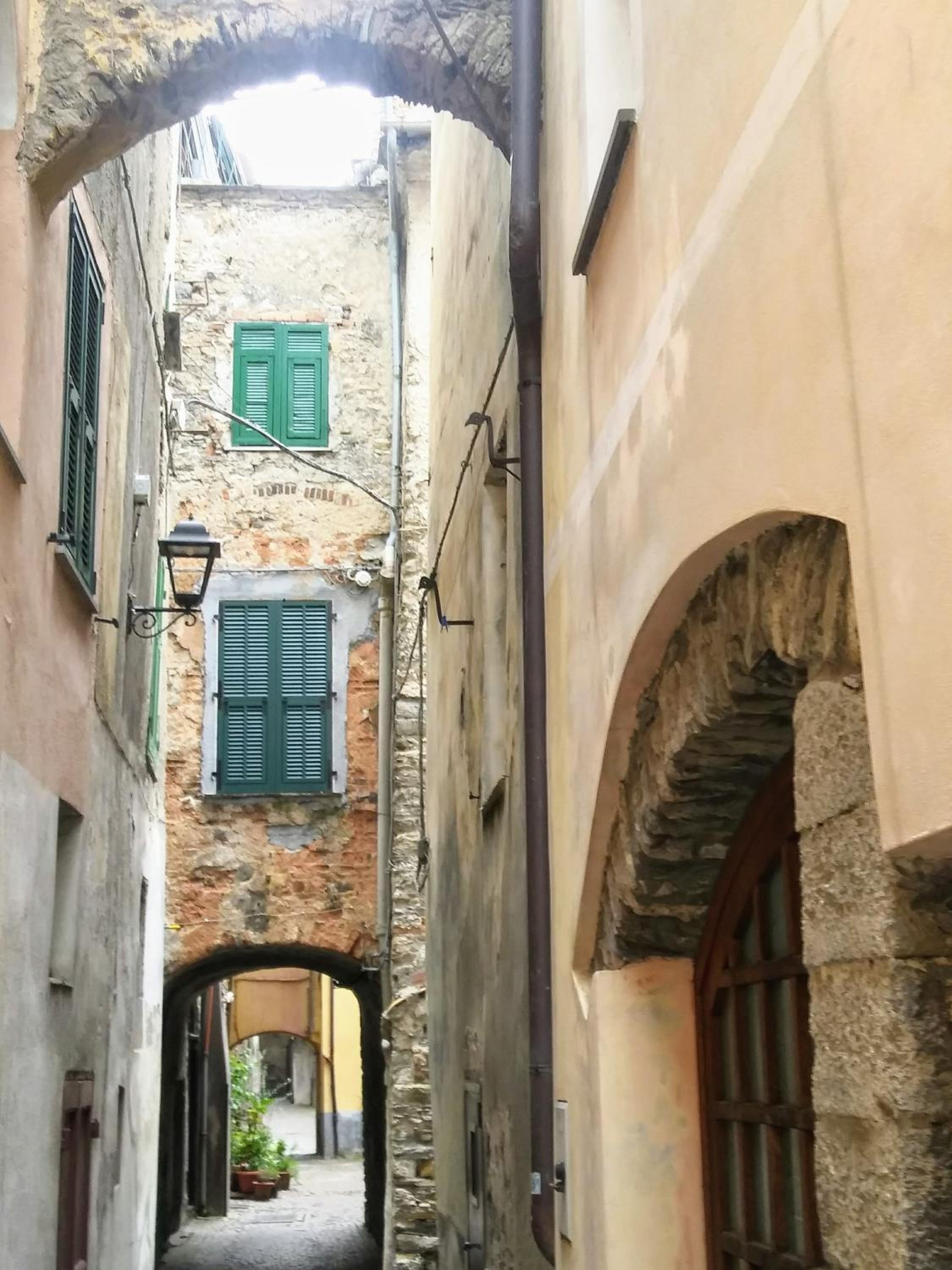 Medieval Pieve, holiday home with garden, WiFi & parking