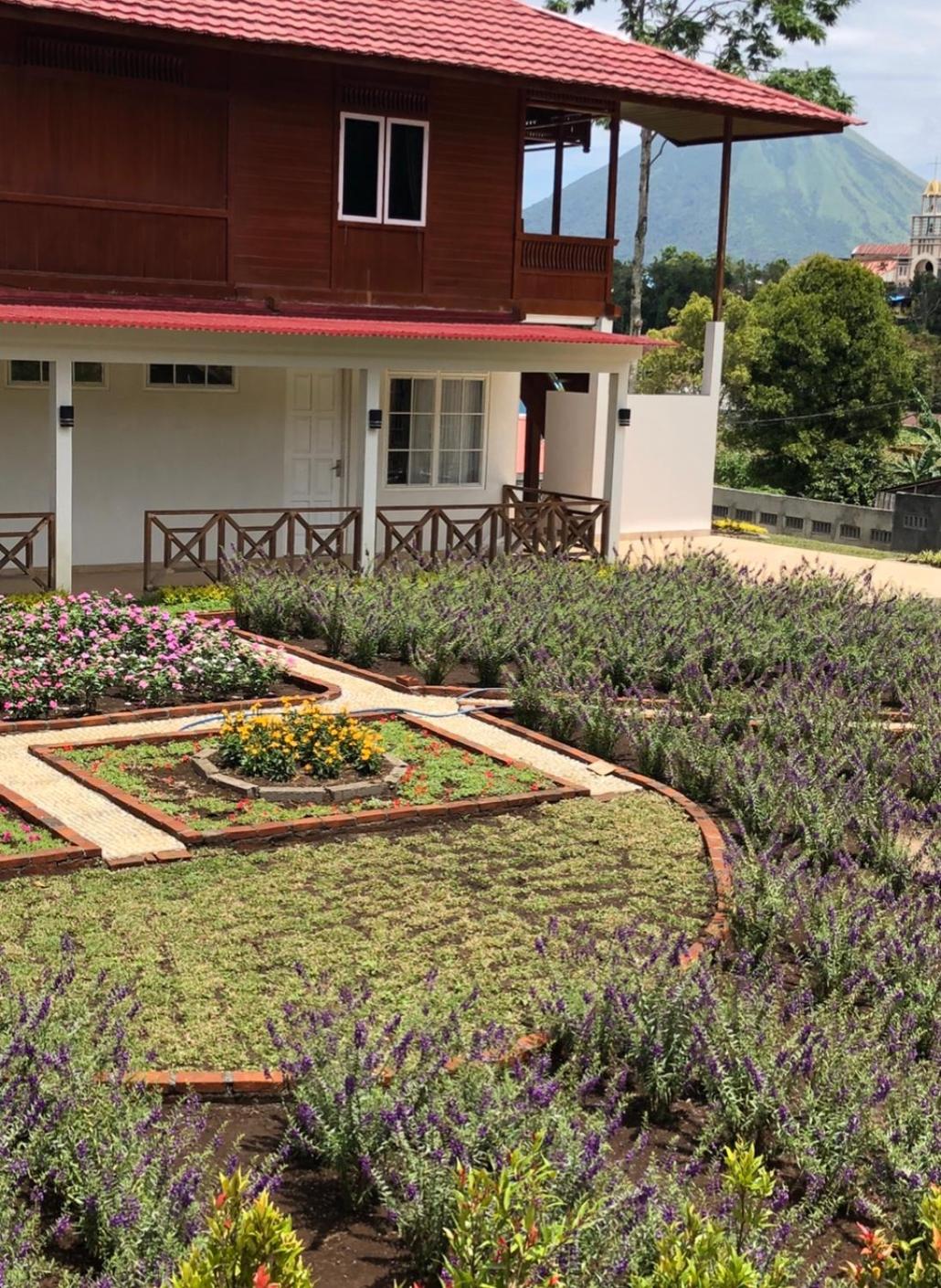 A beautiful and Spacious Rumah Manado 2 Bedrooms with Bathrooms Villa Marion Tomohon