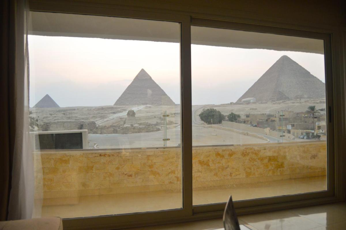 Egypt pyramids inn