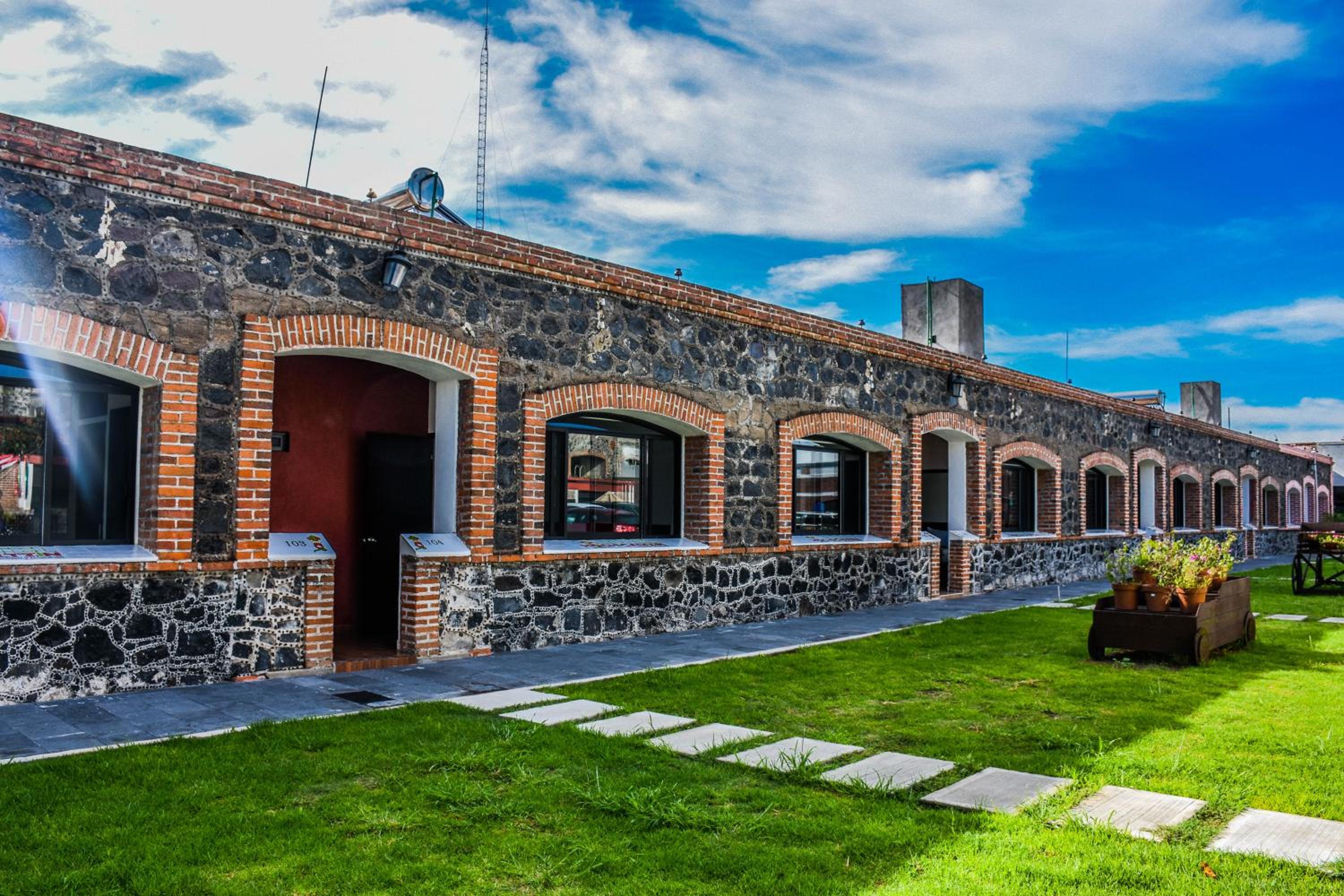 Hotel Xochicaltzin - Image 1