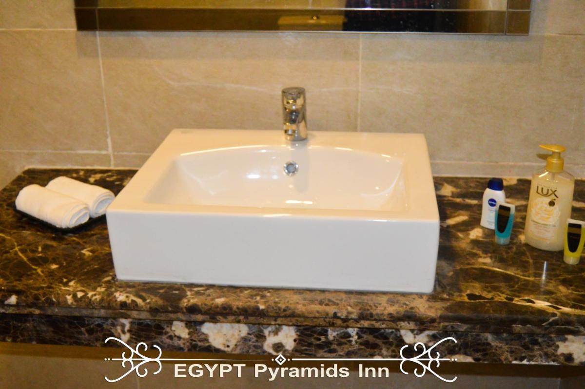Egypt pyramids inn