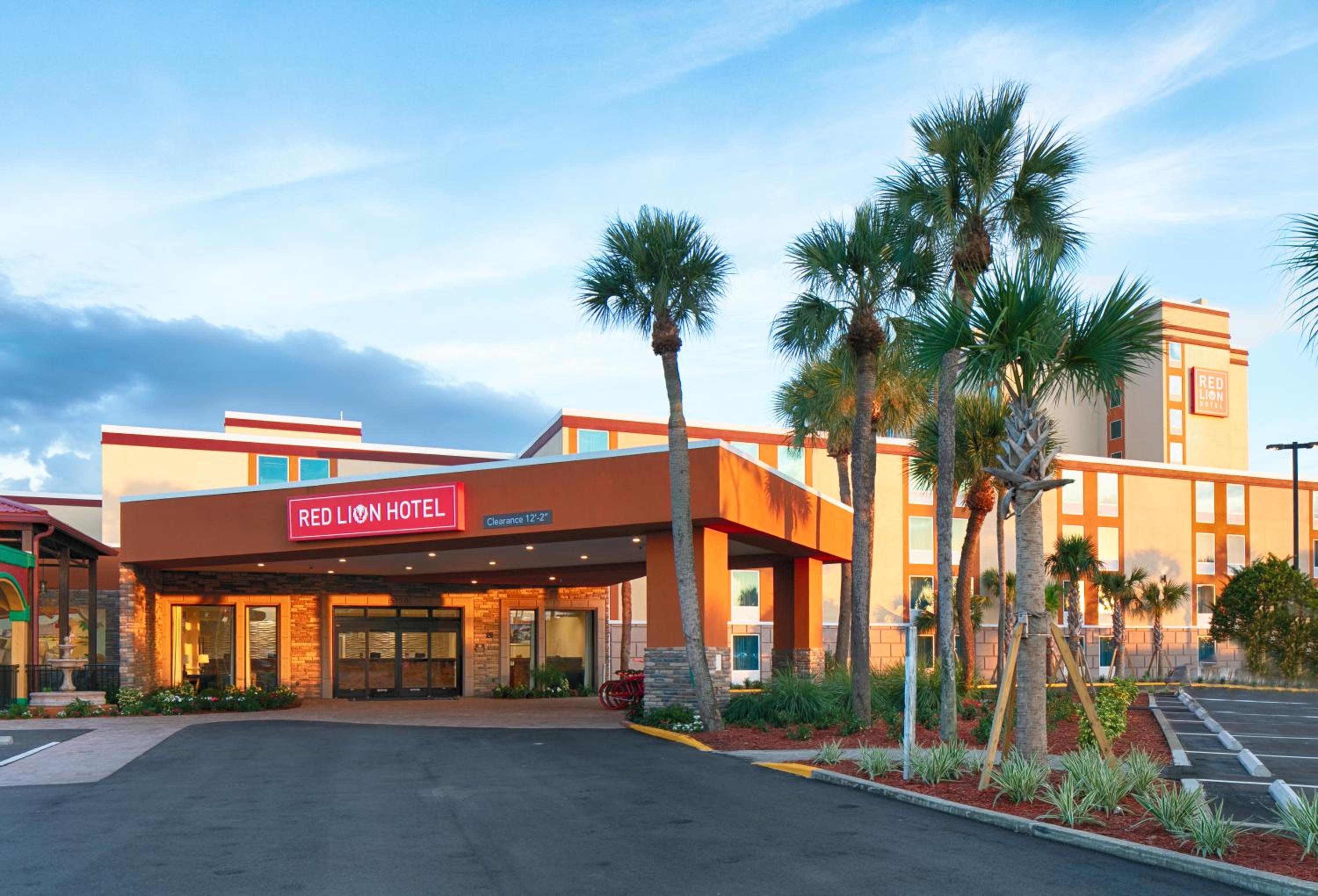 Radisson Hotel Orlando Lake Buena Vista South view 5