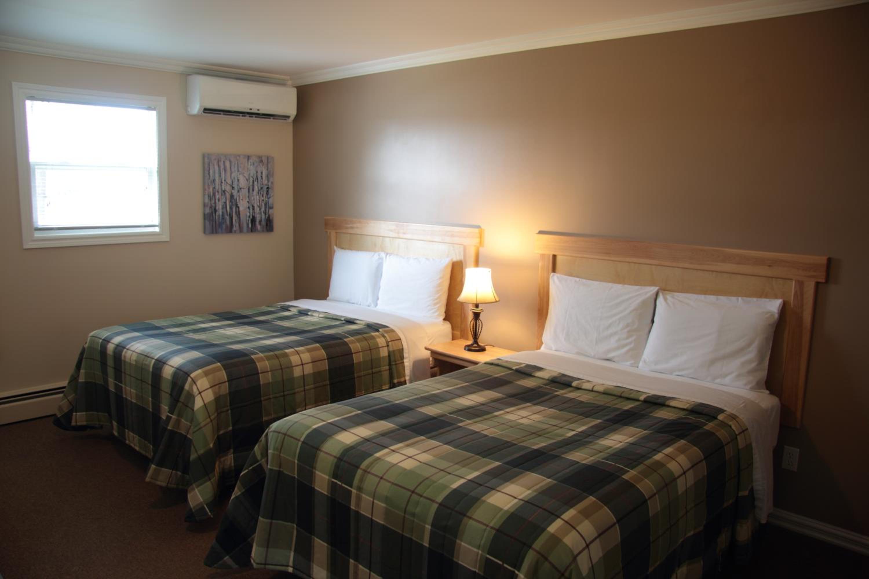 CARLETON INN & COTTAGES