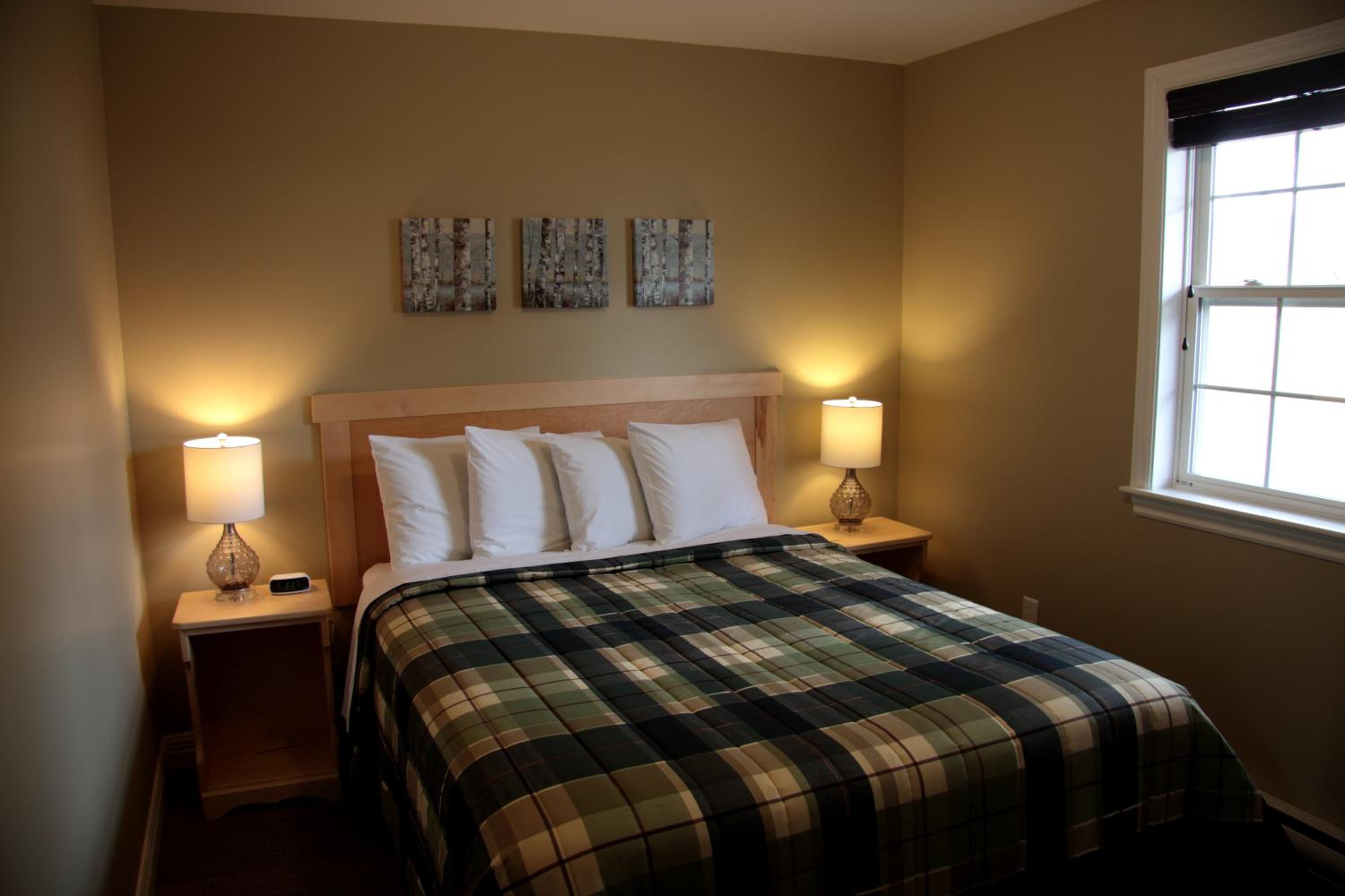 CARLETON INN & COTTAGES