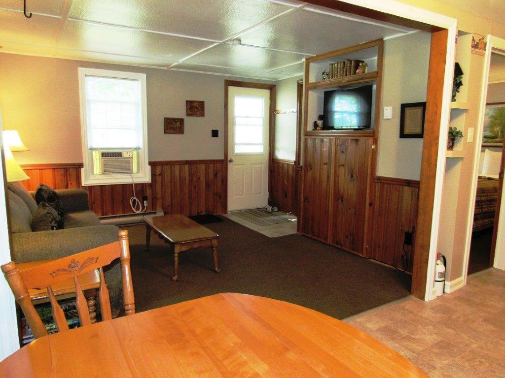CARLETON INN & COTTAGES
