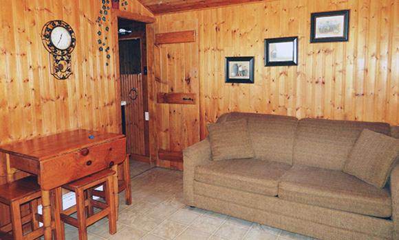 CARLETON INN & COTTAGES