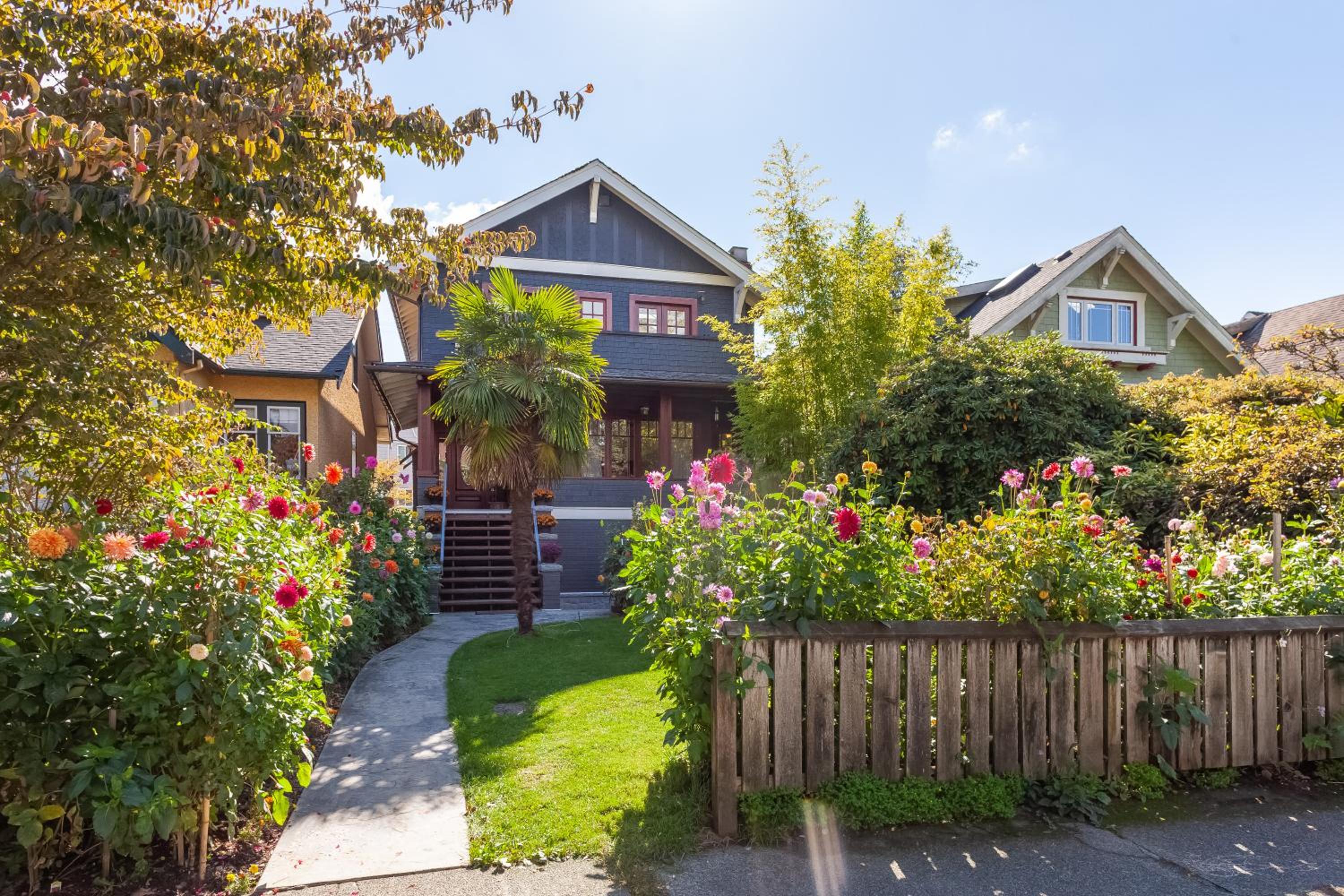 Beautiful, Quiet 3BR in Posh Kitsilano view 2