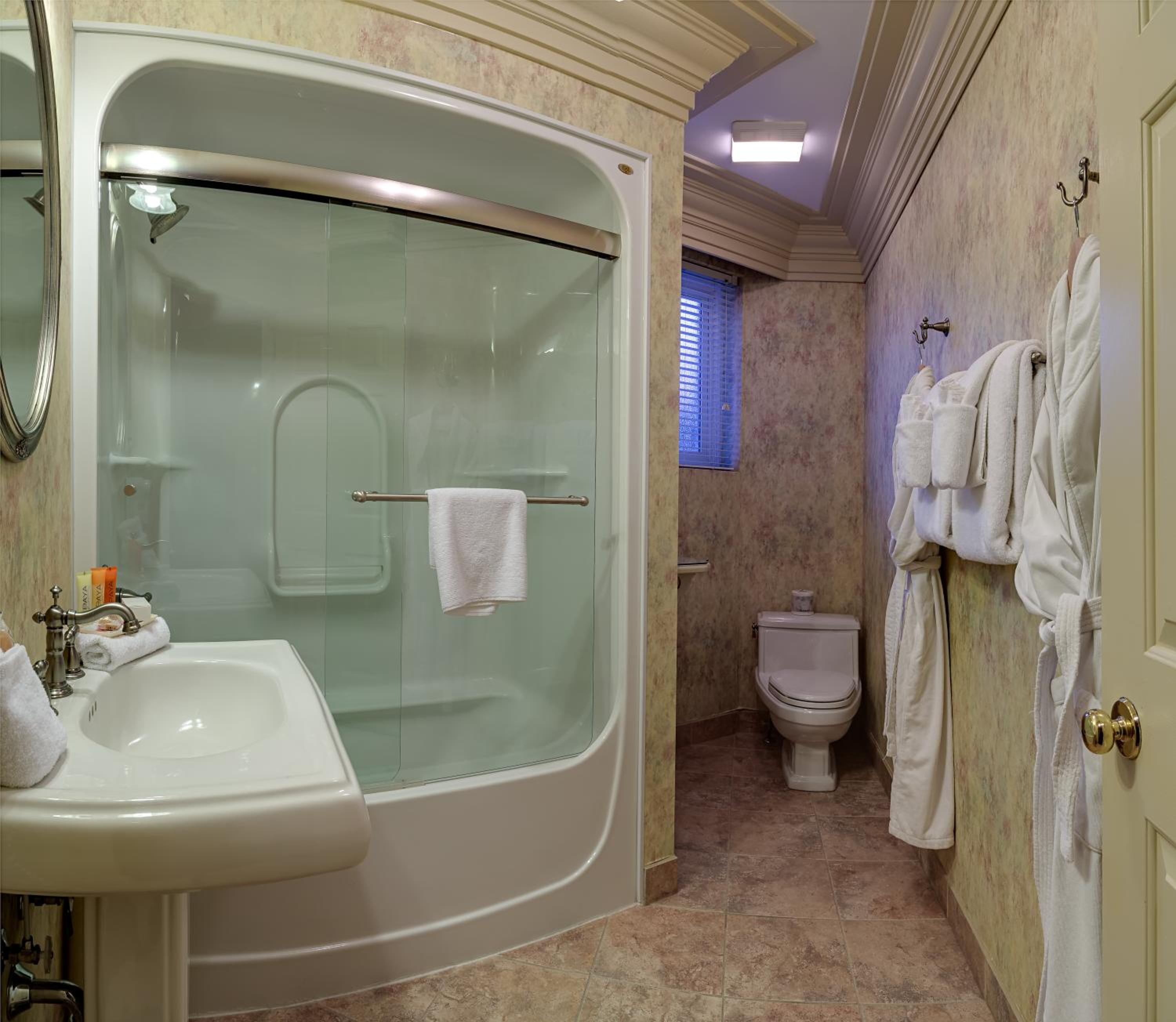 Jasper Vacations - Athabasca Hotel - Property Image 8
