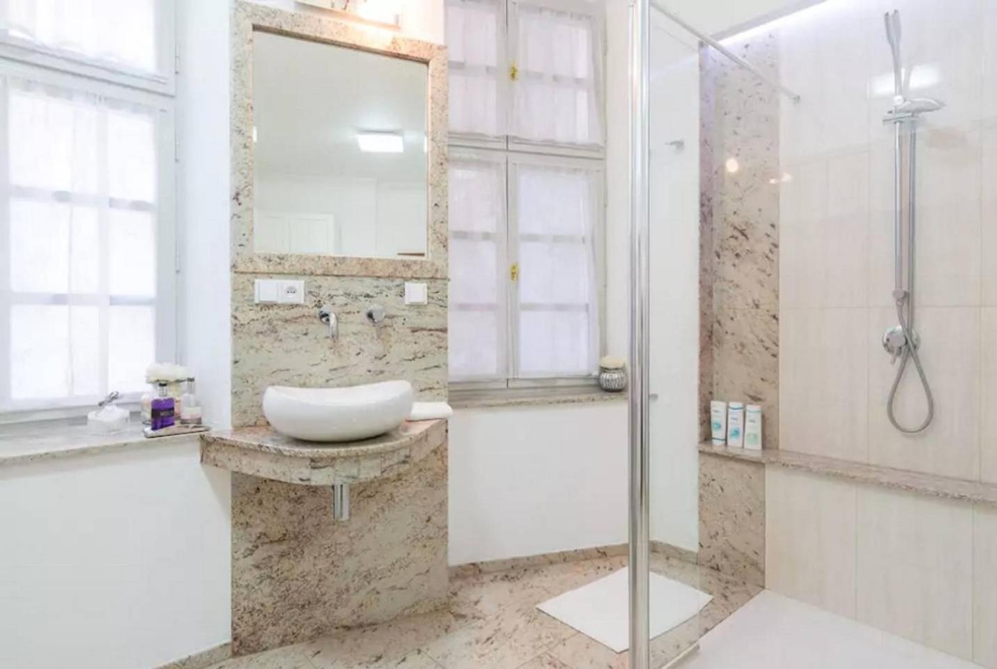 Quiet apartment in the heart of Old Town centre