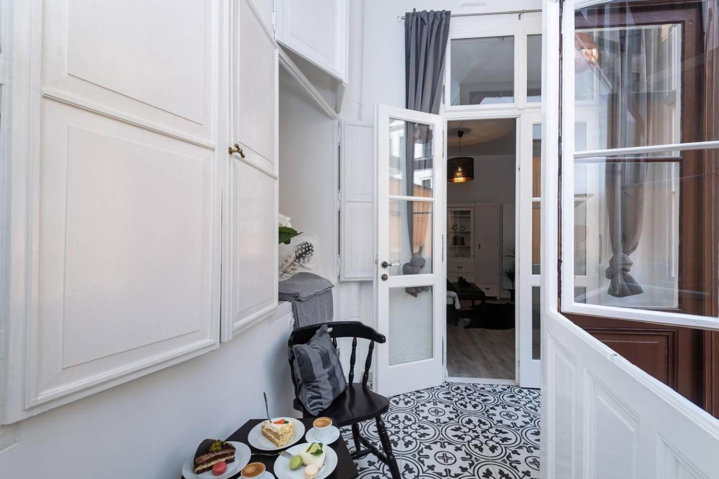 Wenceslas Square / Main Station - NEW STUDIO*****
