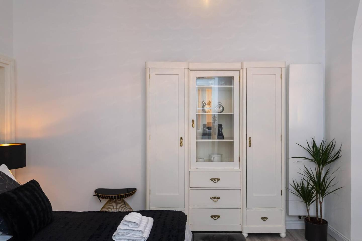 Wenceslas Square / Main Station - NEW STUDIO*****