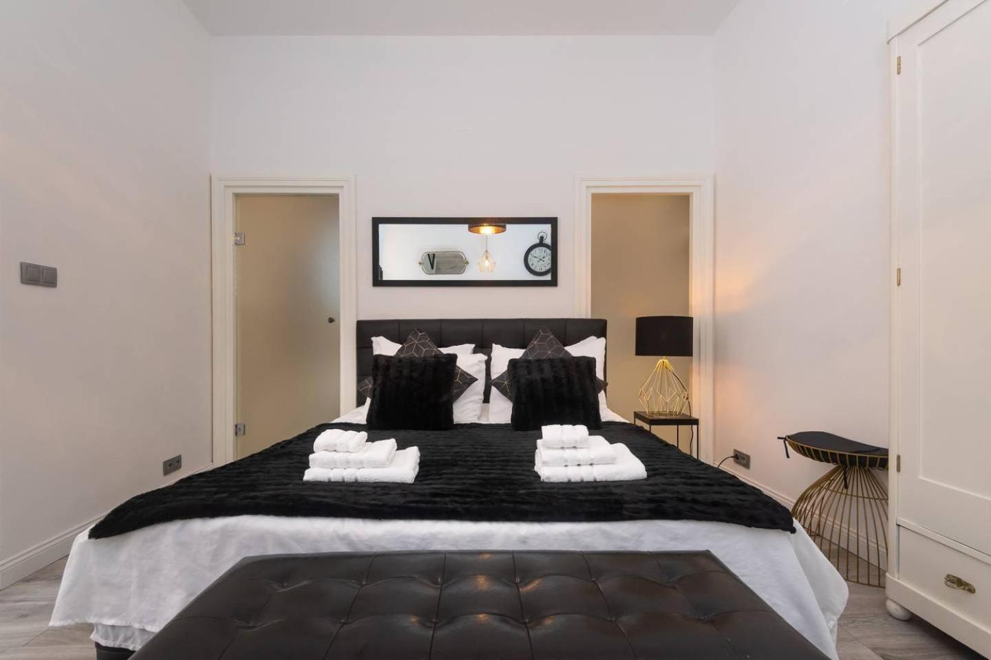 Wenceslas Square / Main Station - NEW STUDIO*****