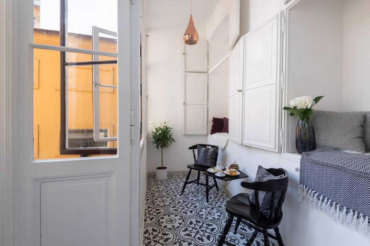 Wenceslas Square / Main Station - NEW STUDIO*****