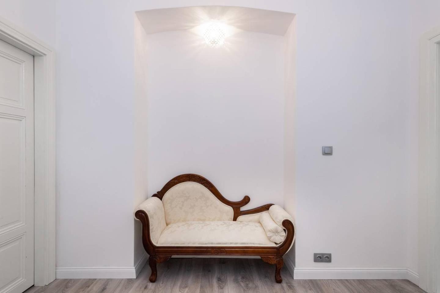 Wenceslas Square / Main Station - NEW STUDIO*****