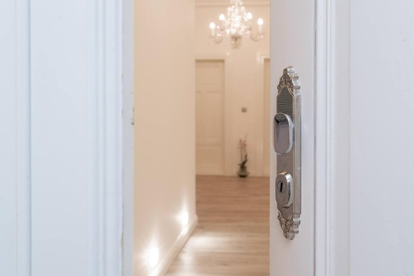 Wenceslas Square / Main Station - NEW STUDIO*****