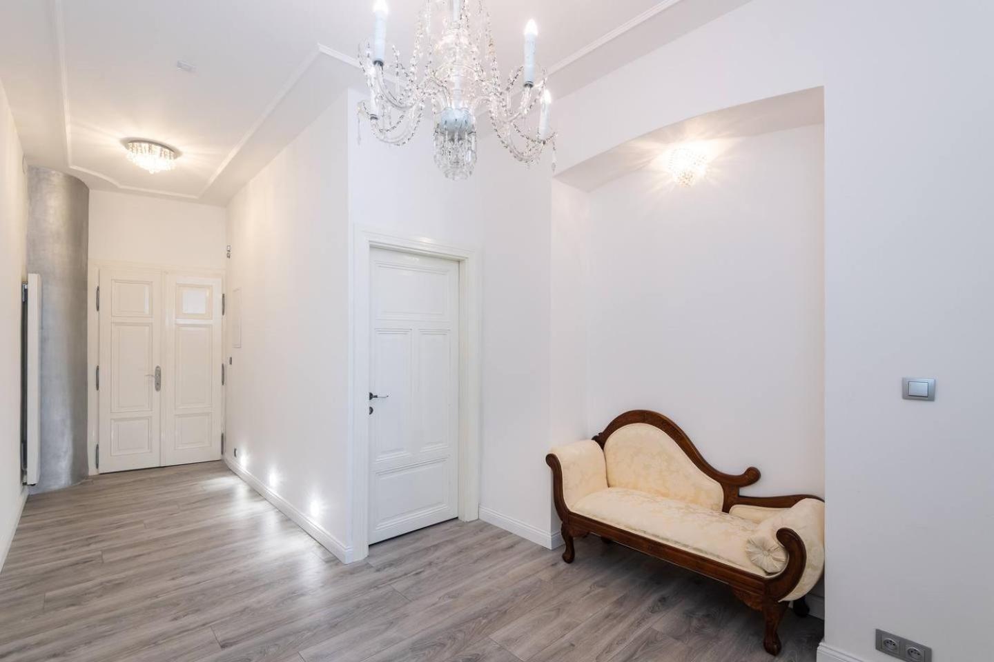 Wenceslas Square / Main Station - NEW STUDIO*****