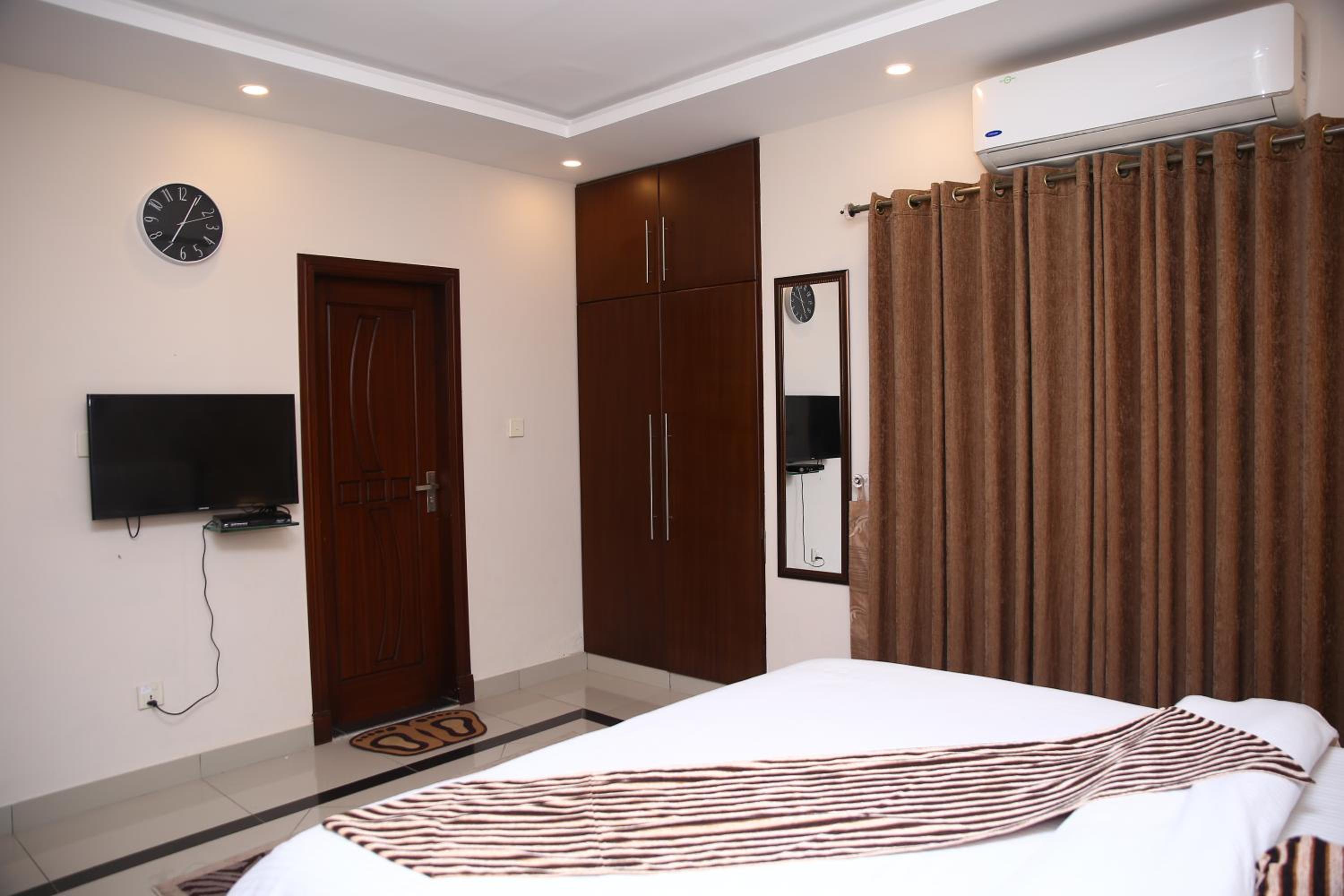 Safari Club 3 Bahria Town