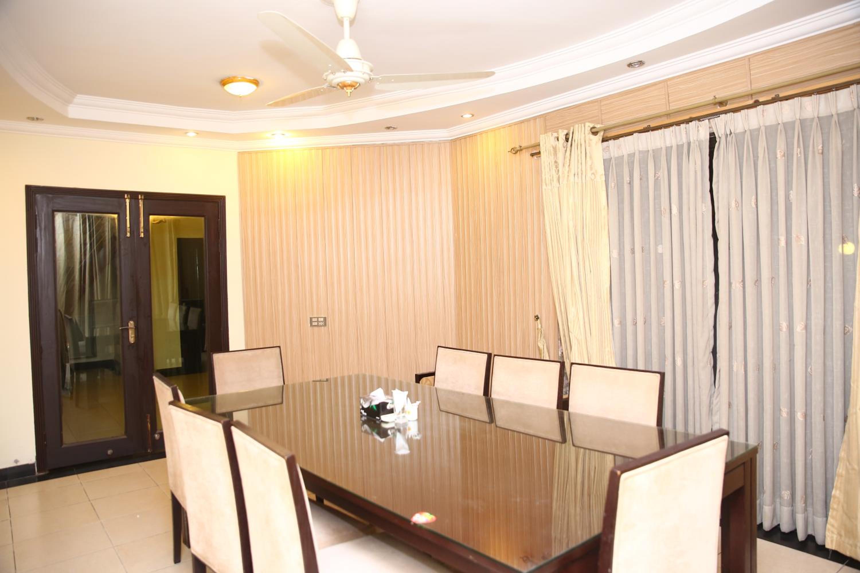 Safari Club 3 Bahria Town