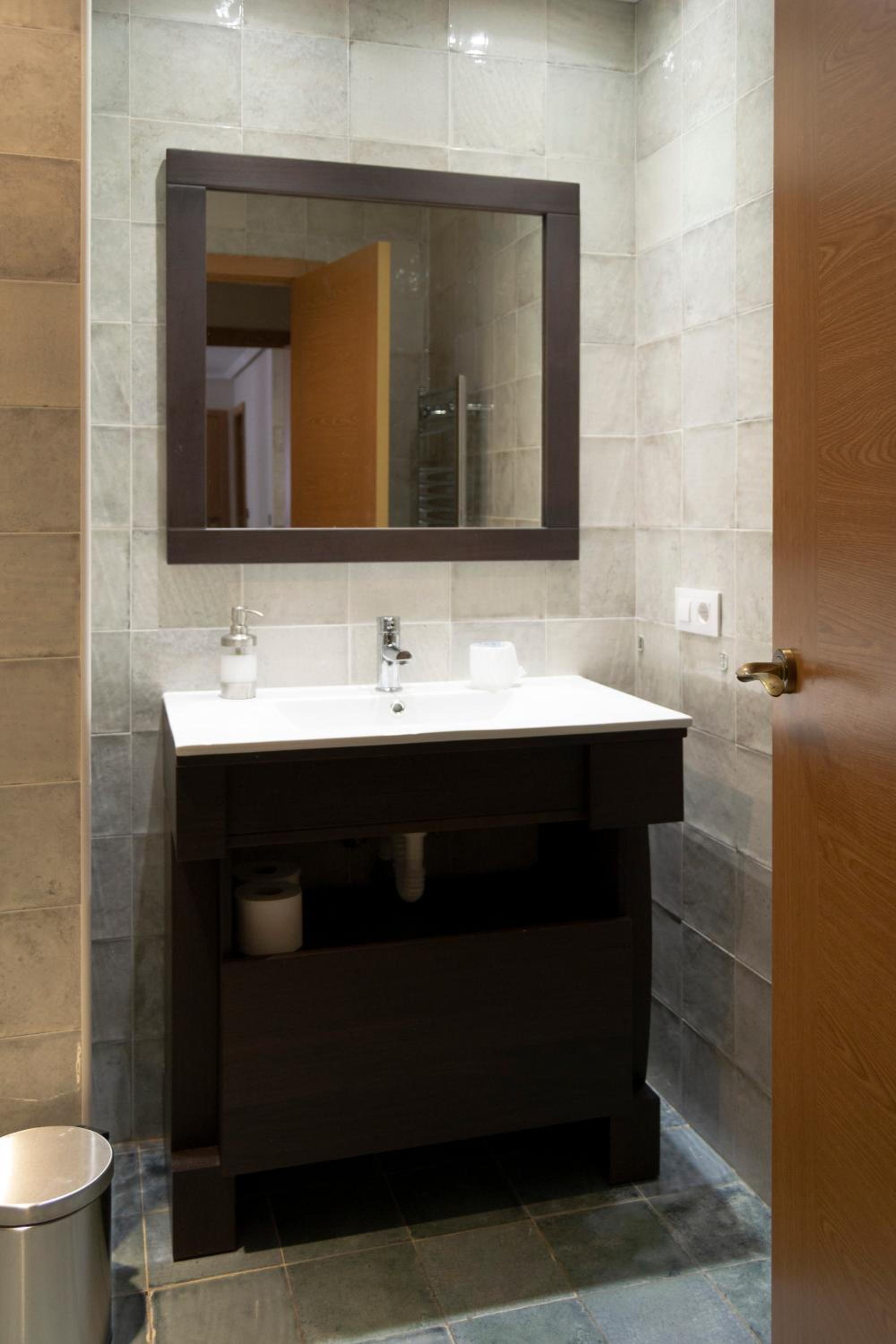 Tres Puentes Anguiano Apartamentos y Hostal