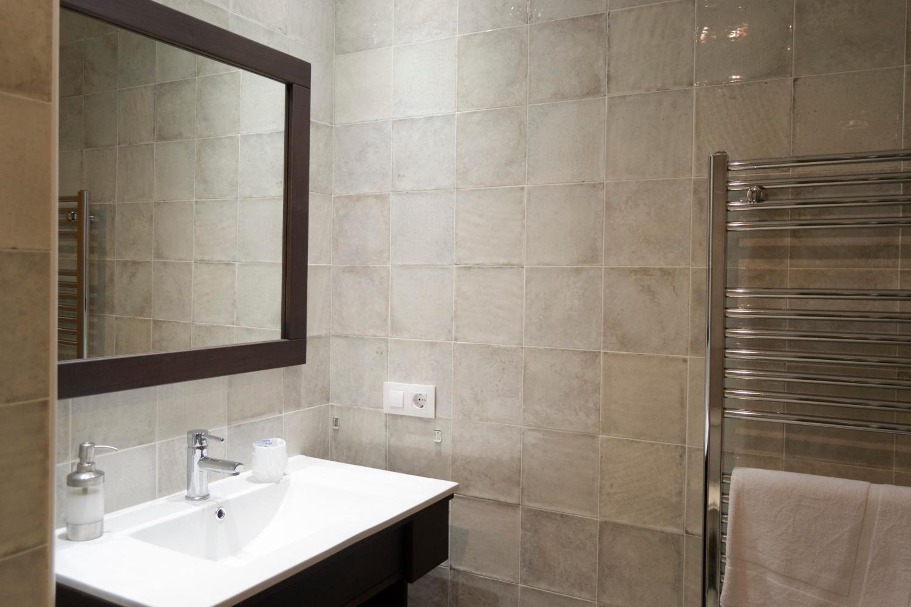 Tres Puentes Anguiano Apartamentos y Hostal
