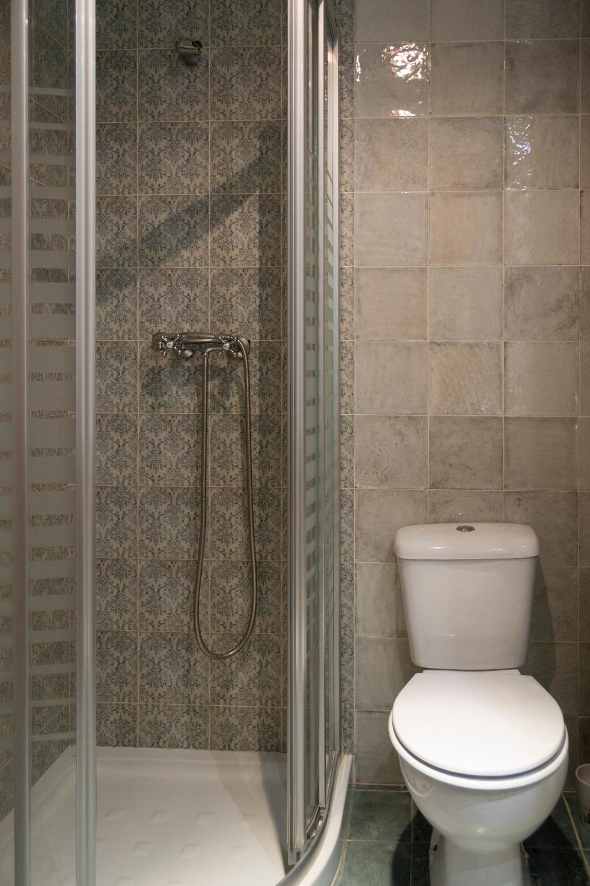 Tres Puentes Anguiano Apartamentos y Hostal