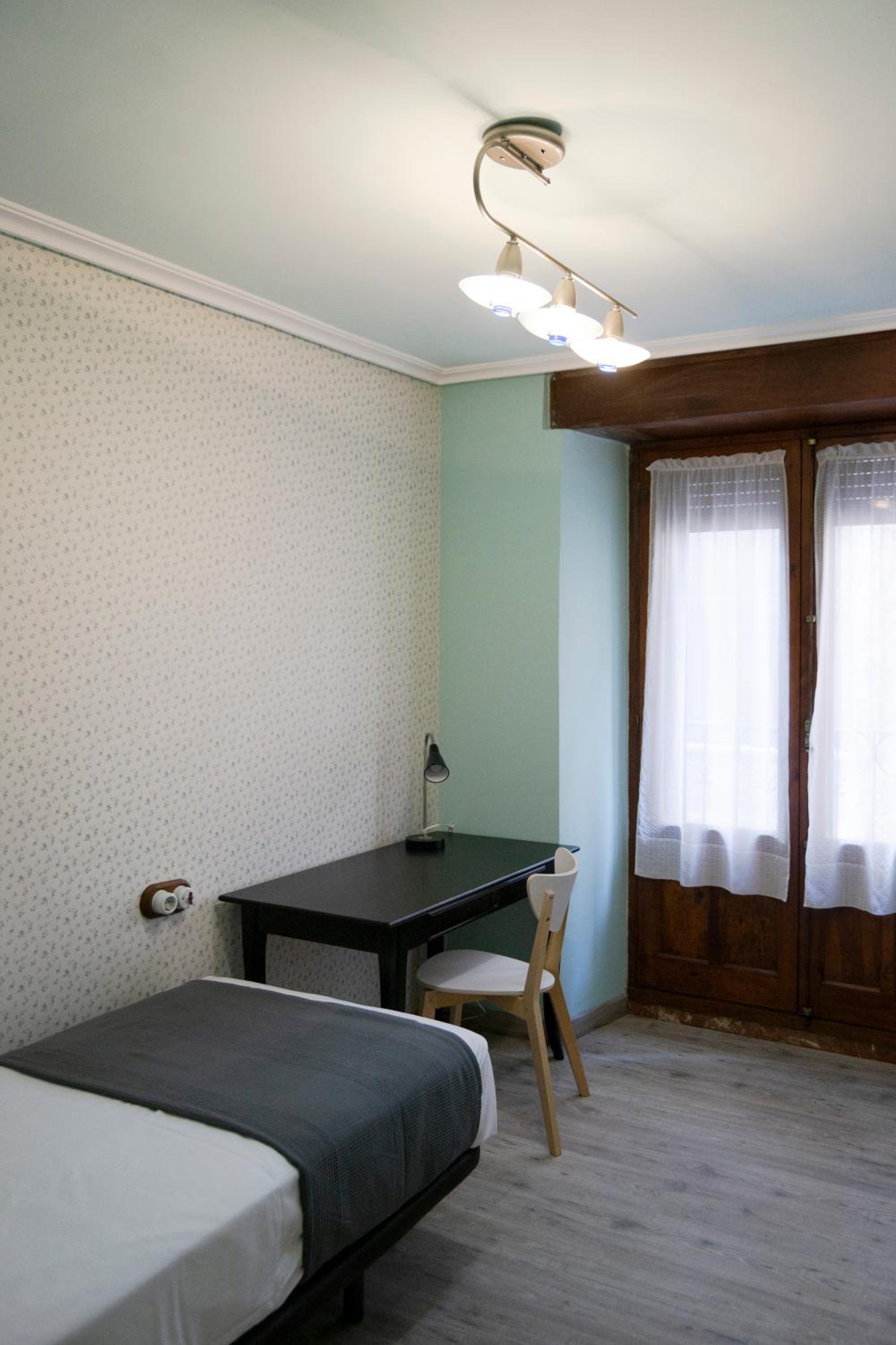 Tres Puentes Anguiano Apartamentos y Hostal