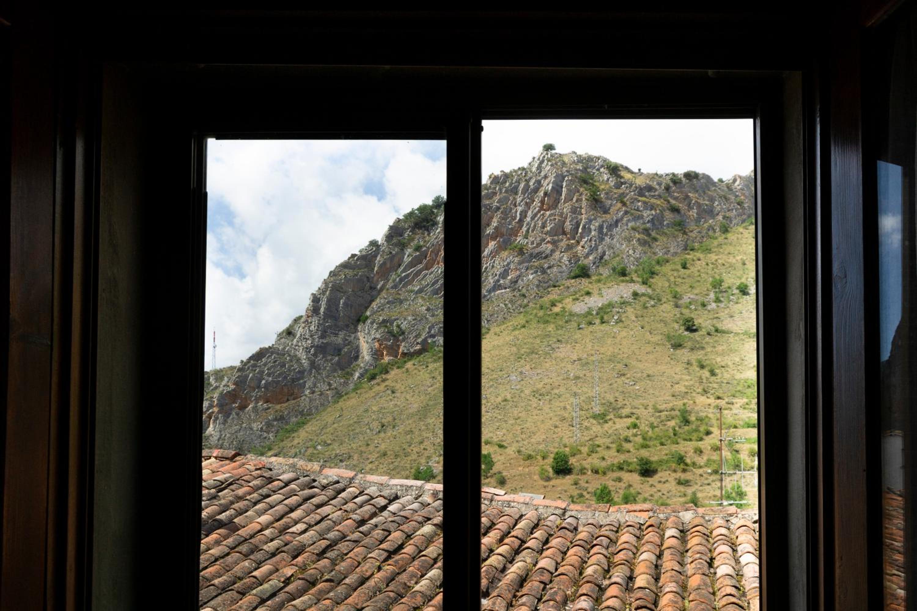 Tres Puentes Anguiano Apartamentos y Hostal