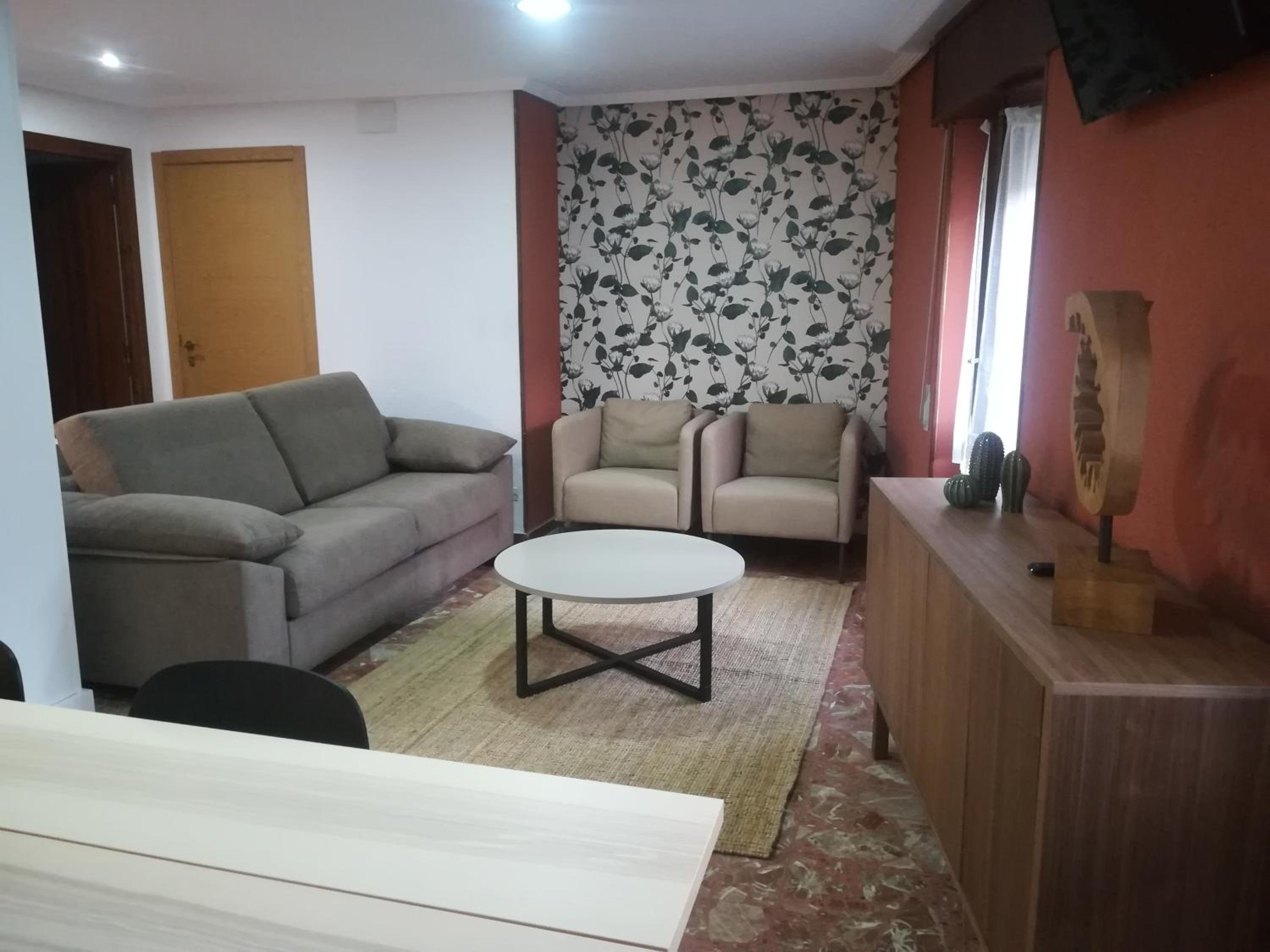 Tres Puentes Anguiano Apartamentos y Hostal