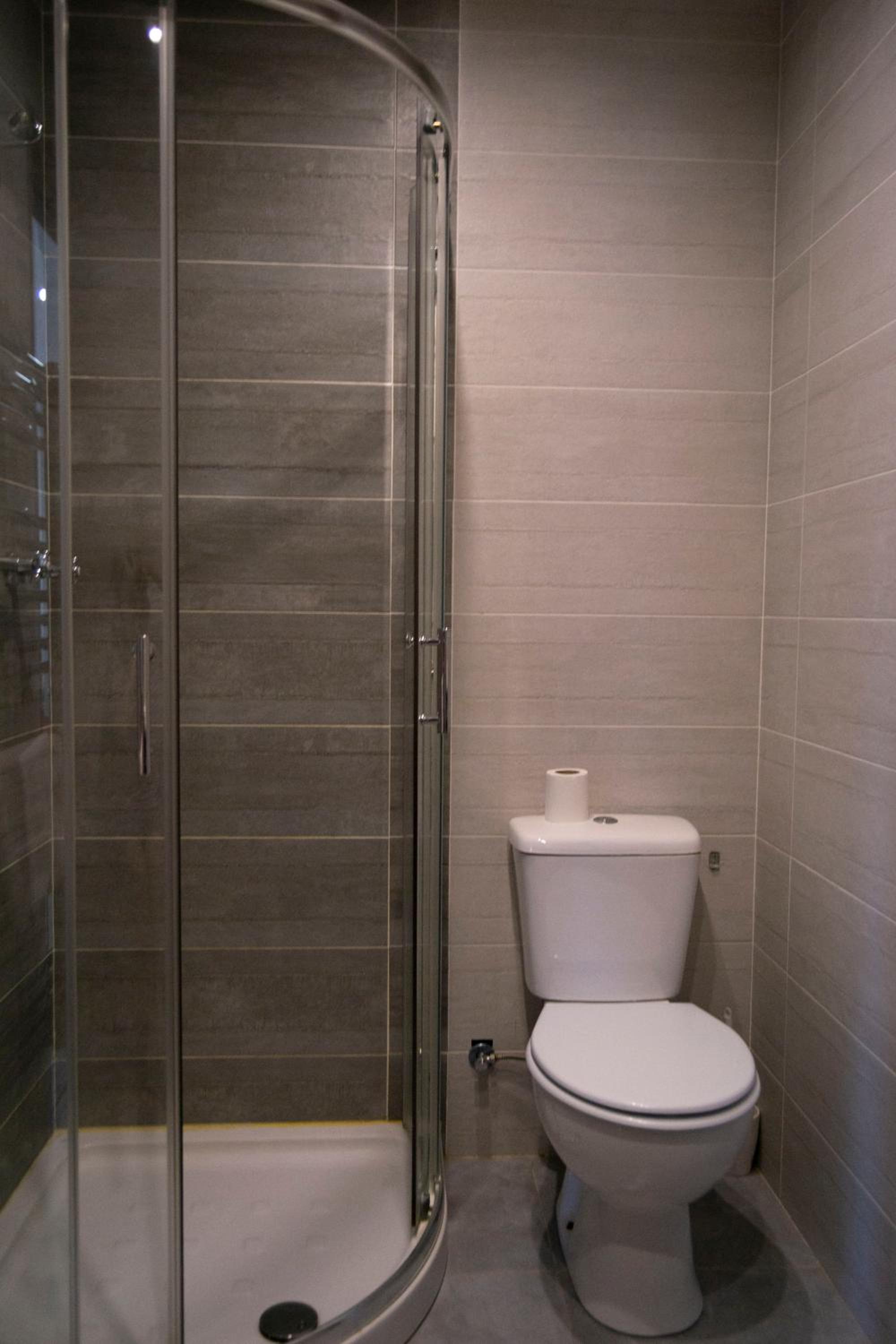 Tres Puentes Anguiano Apartamentos y Hostal