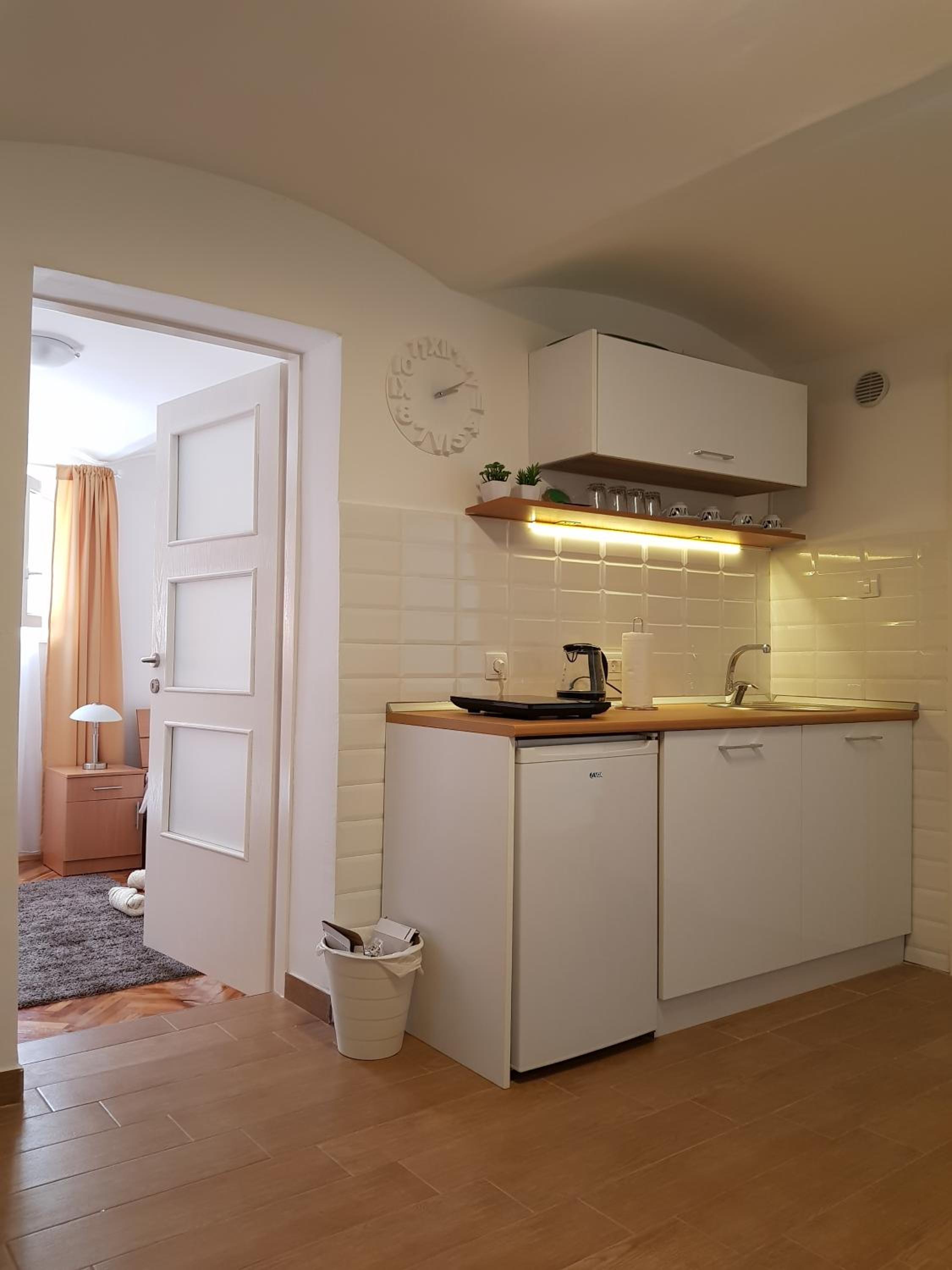 Inter Apartment Belgrade with free Parking view 3