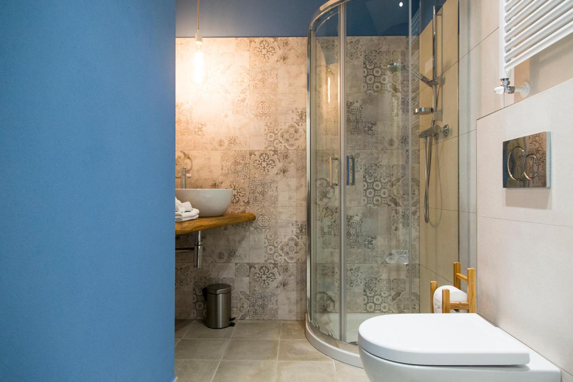 Il Battello en Cesenatico — bathroom