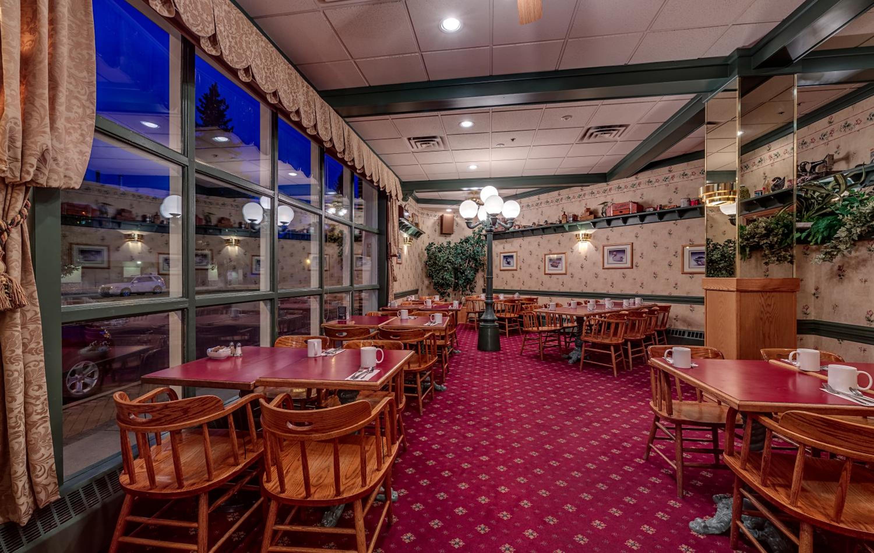 Jasper Vacations - Athabasca Hotel - Property Image 2