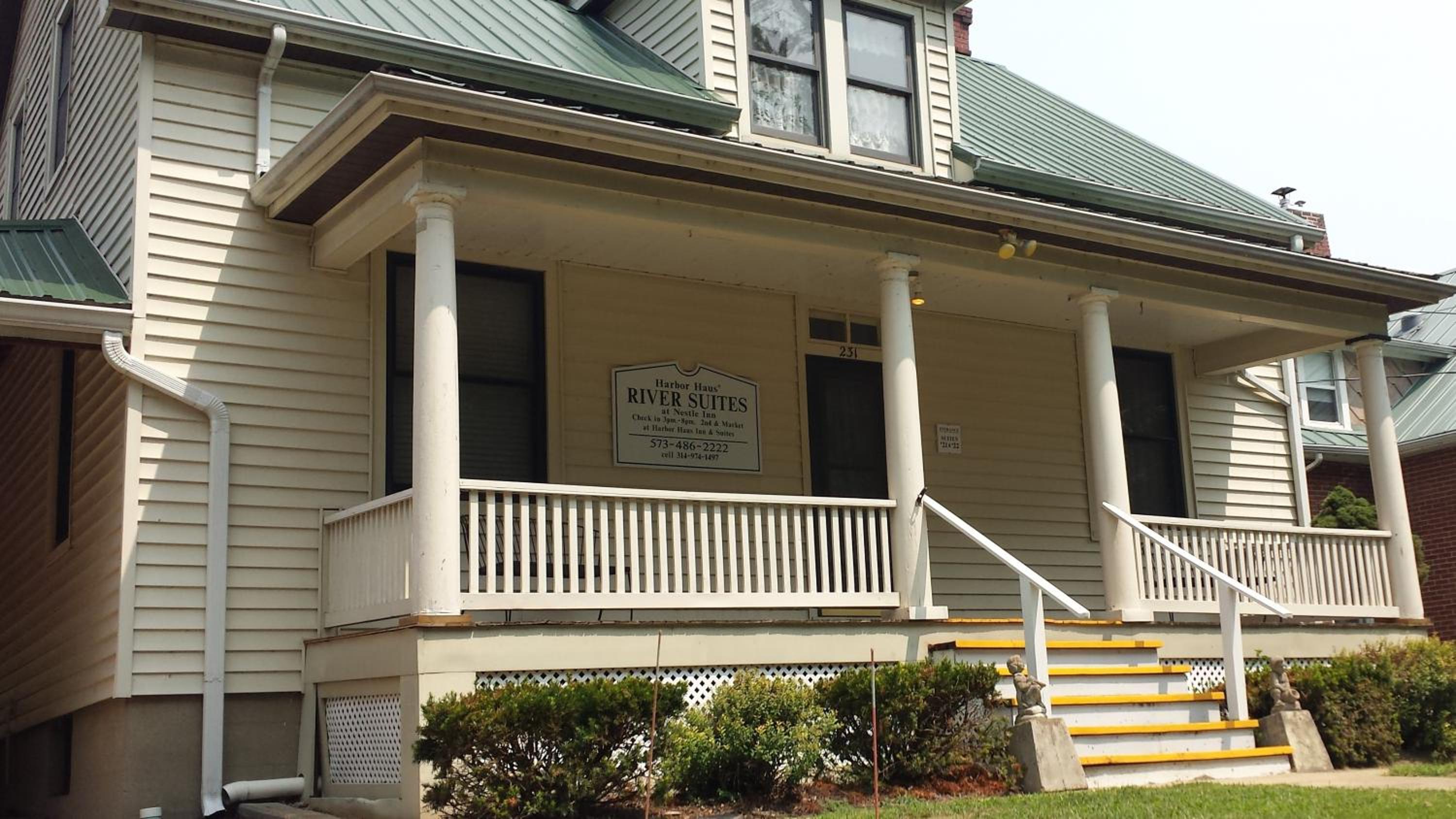 Harbor Haus Inn & Suites