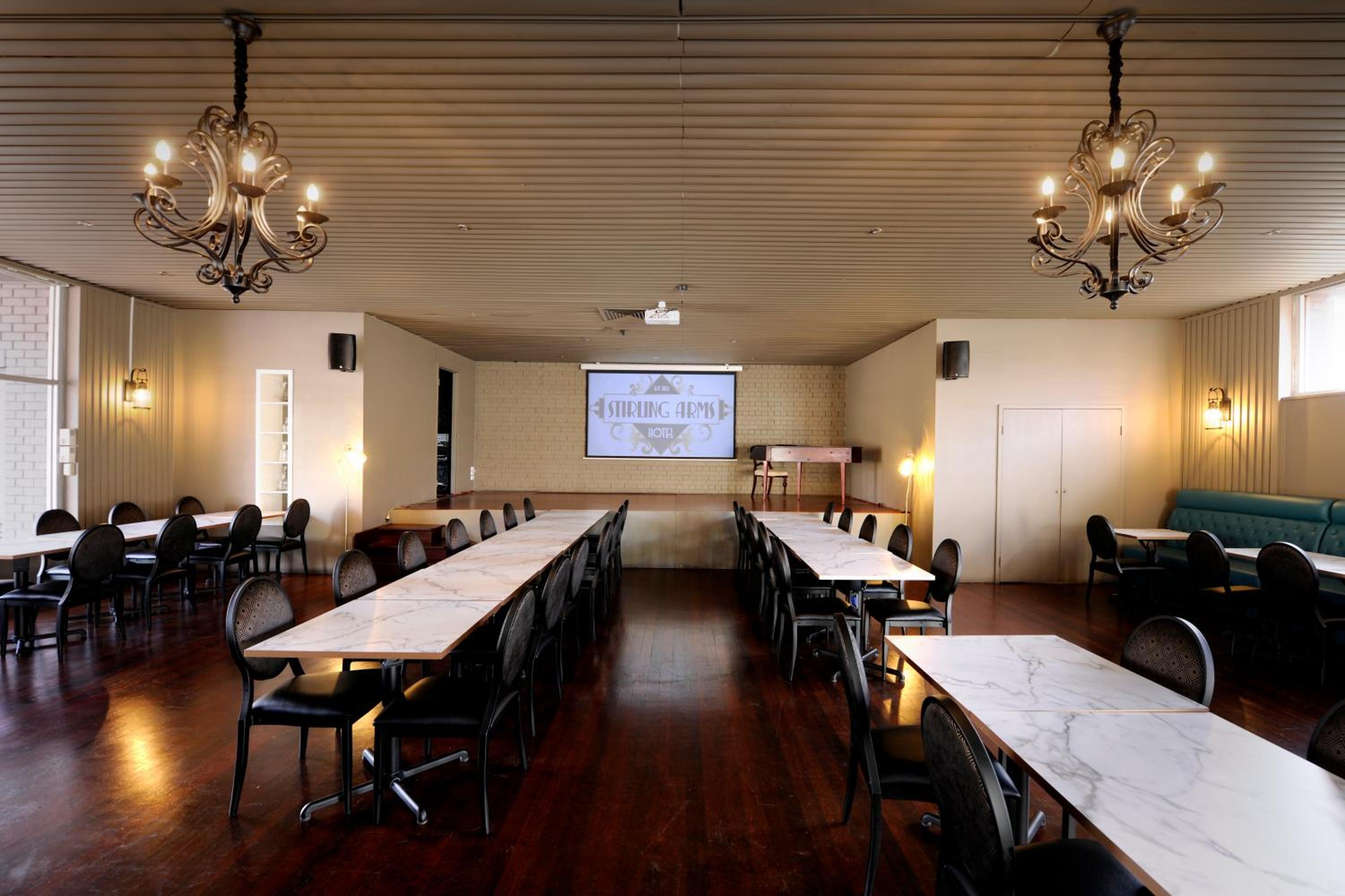 Hotel The Stirling Arms Hotel - Image 1