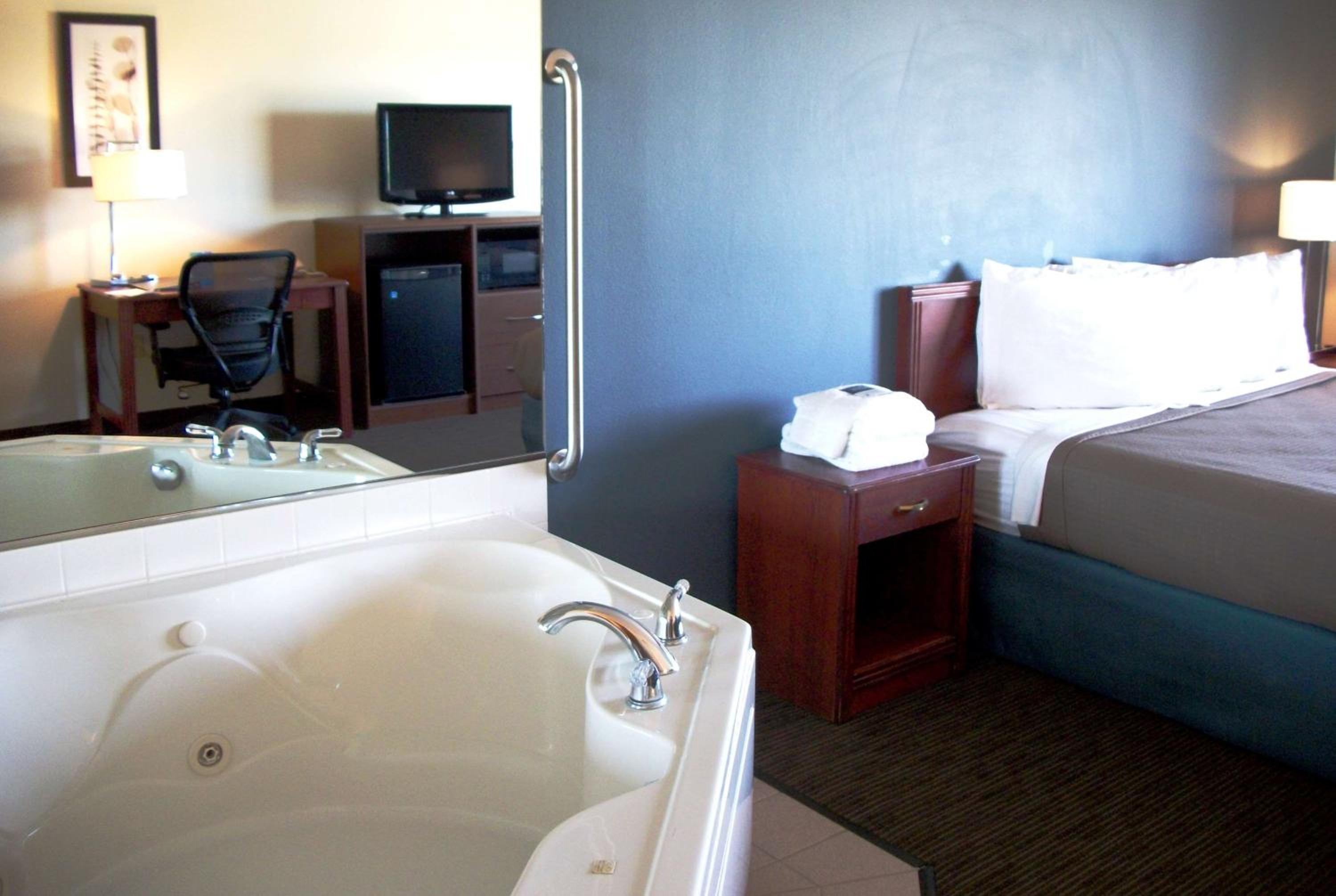 AmericInn by Wyndham Beulah