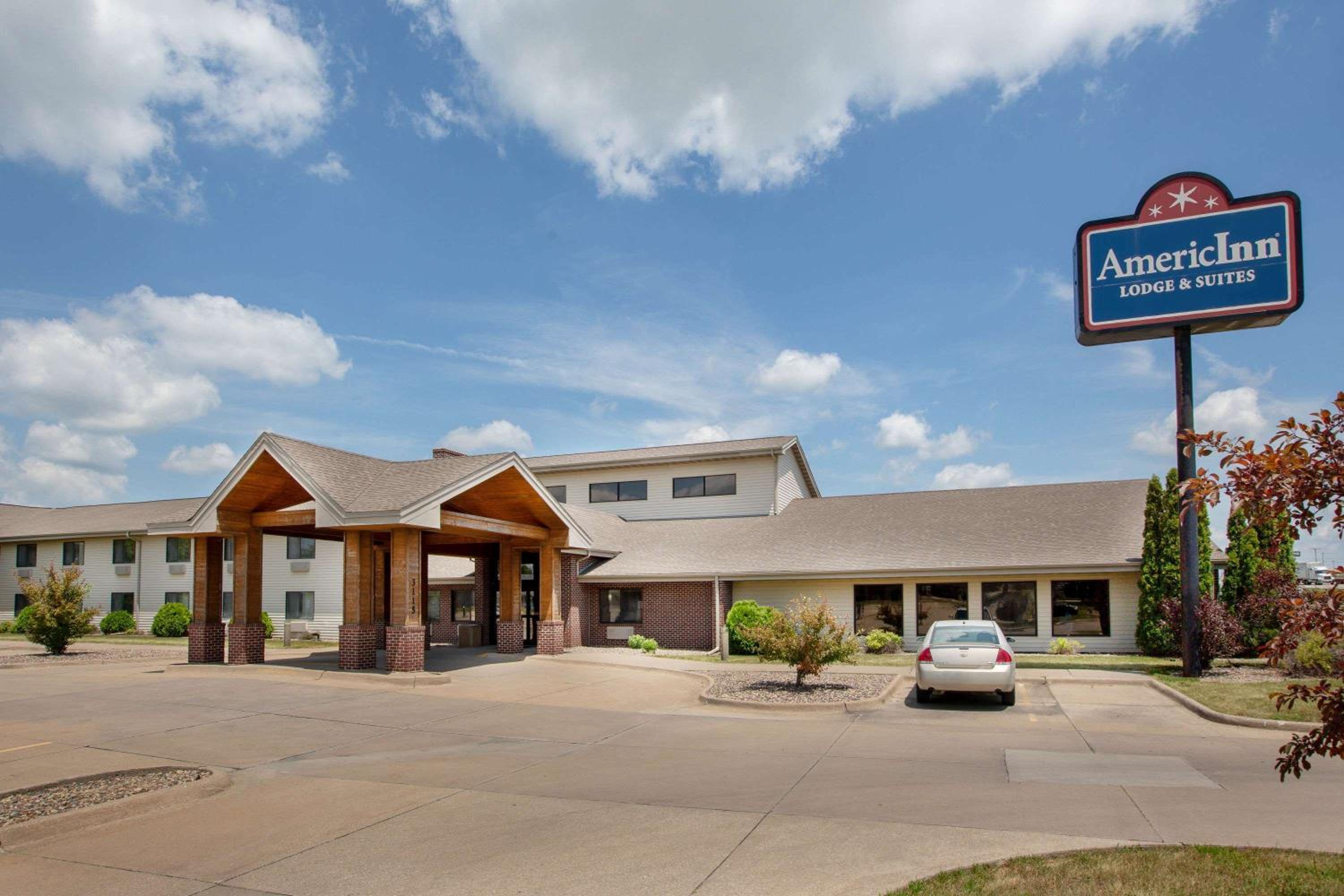 Hotel AmericInn by Wyndham Muscatine